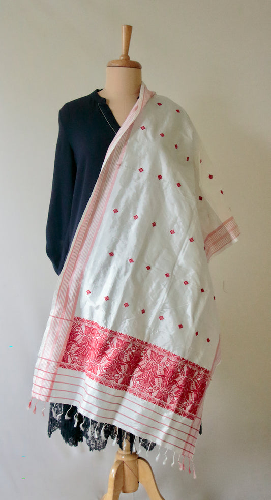 Traditional Mulberry Silk / Pat Silk Stole / Gamucha from Assam