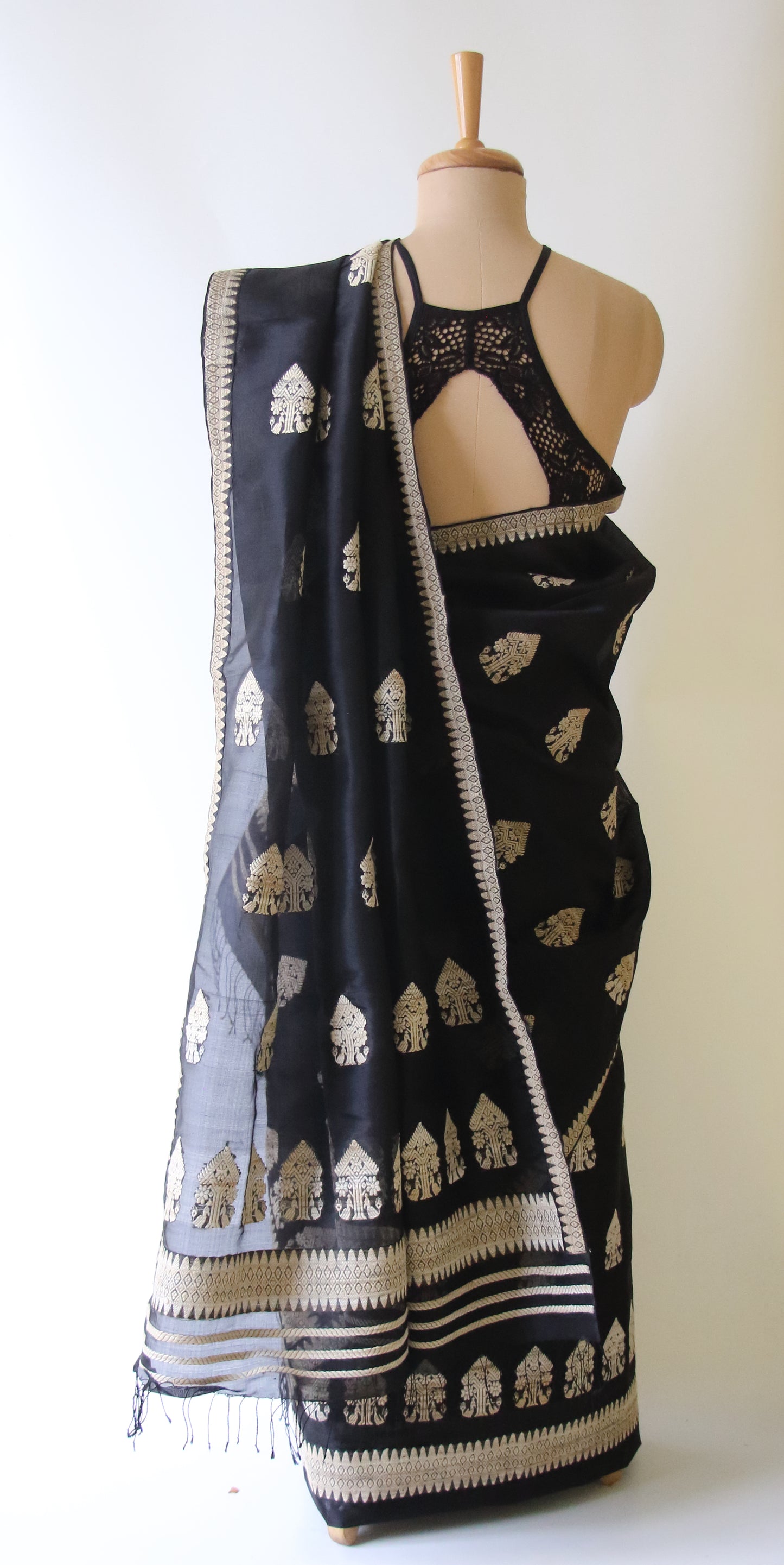 Black Kesa Pat / Organza Handloom Mulberry Silk Mekhla Chador Set