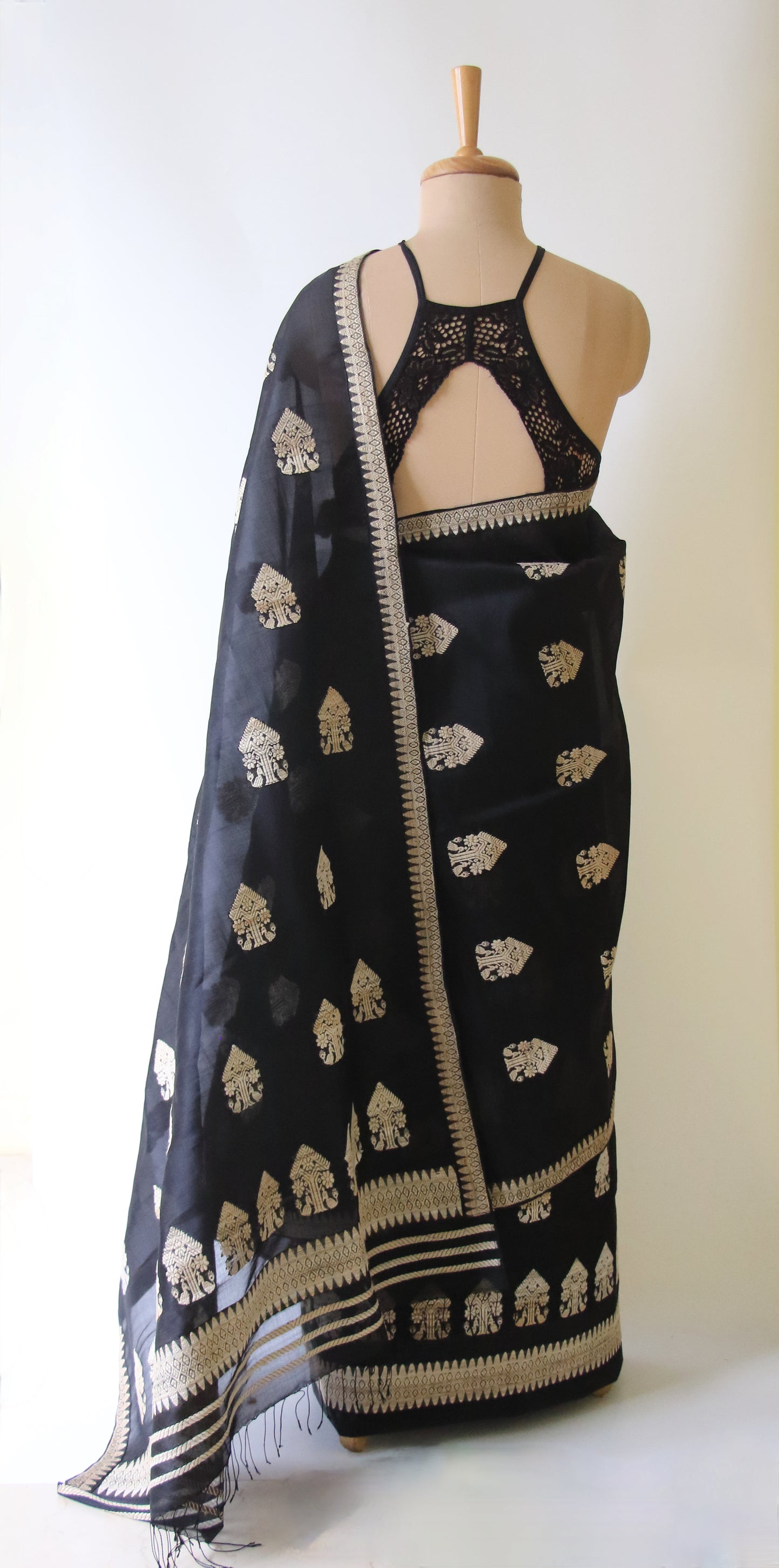 Black Kesa Pat / Organza Handloom Mulberry Silk Mekhla Chador Set