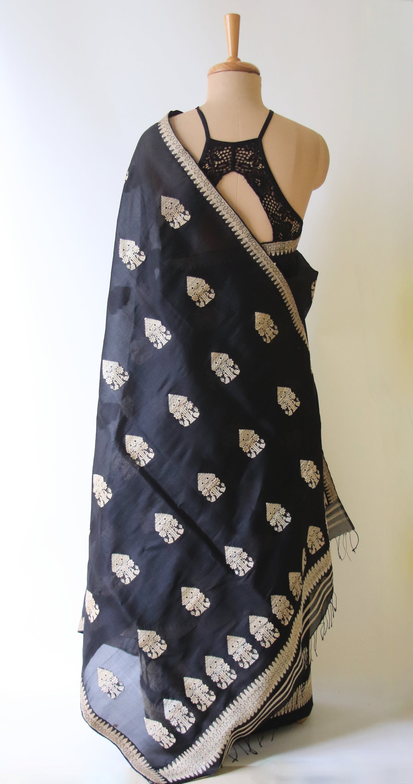 Black Kesa Pat / Organza Handloom Mulberry Silk Mekhla Chador Set