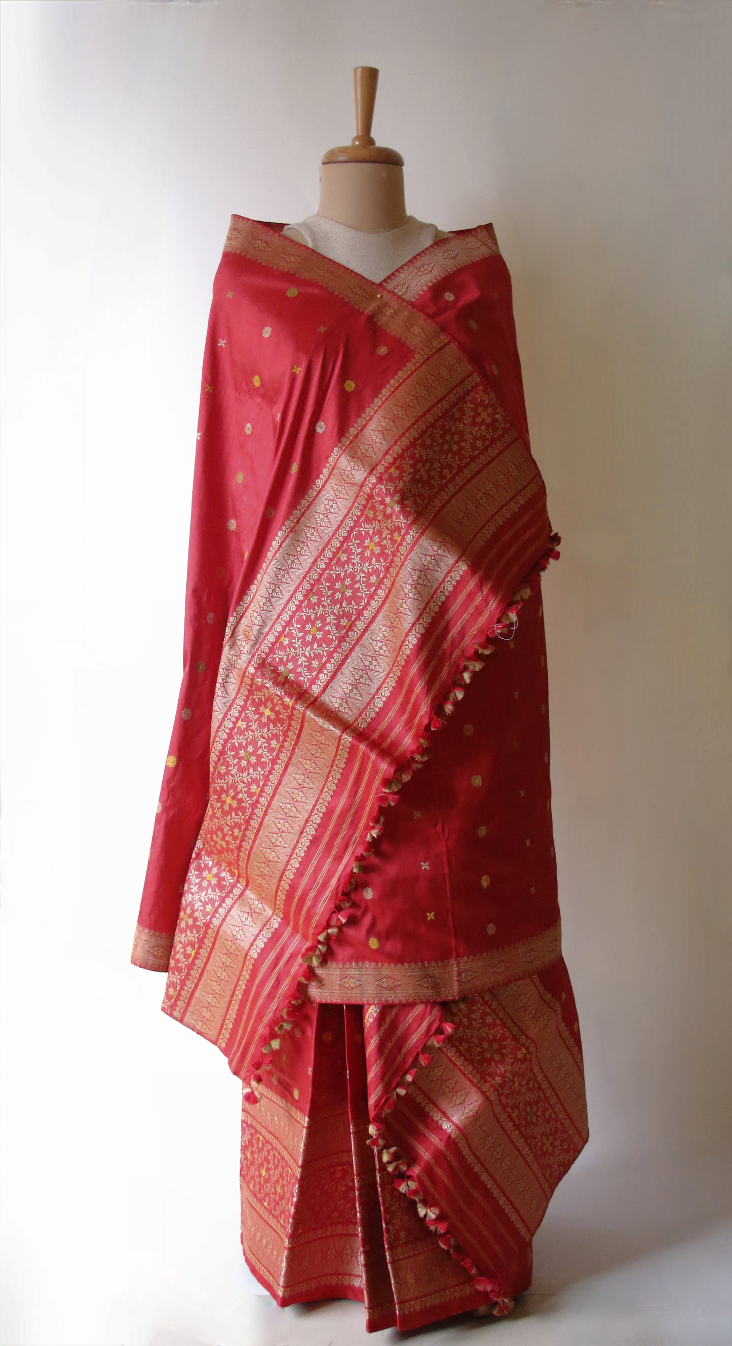 Red Natural Dyed  Mulberry Silk Traditional Mekhla Chador Set