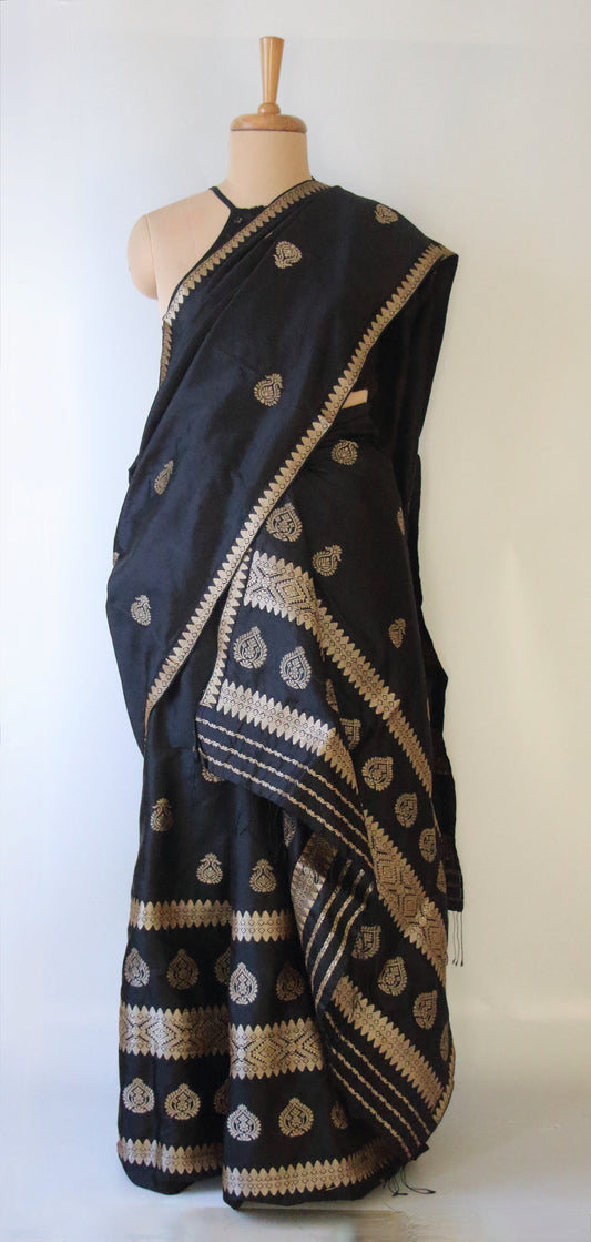 Black Traditional Handloom Mulberry Silk Mekhla Chador Set