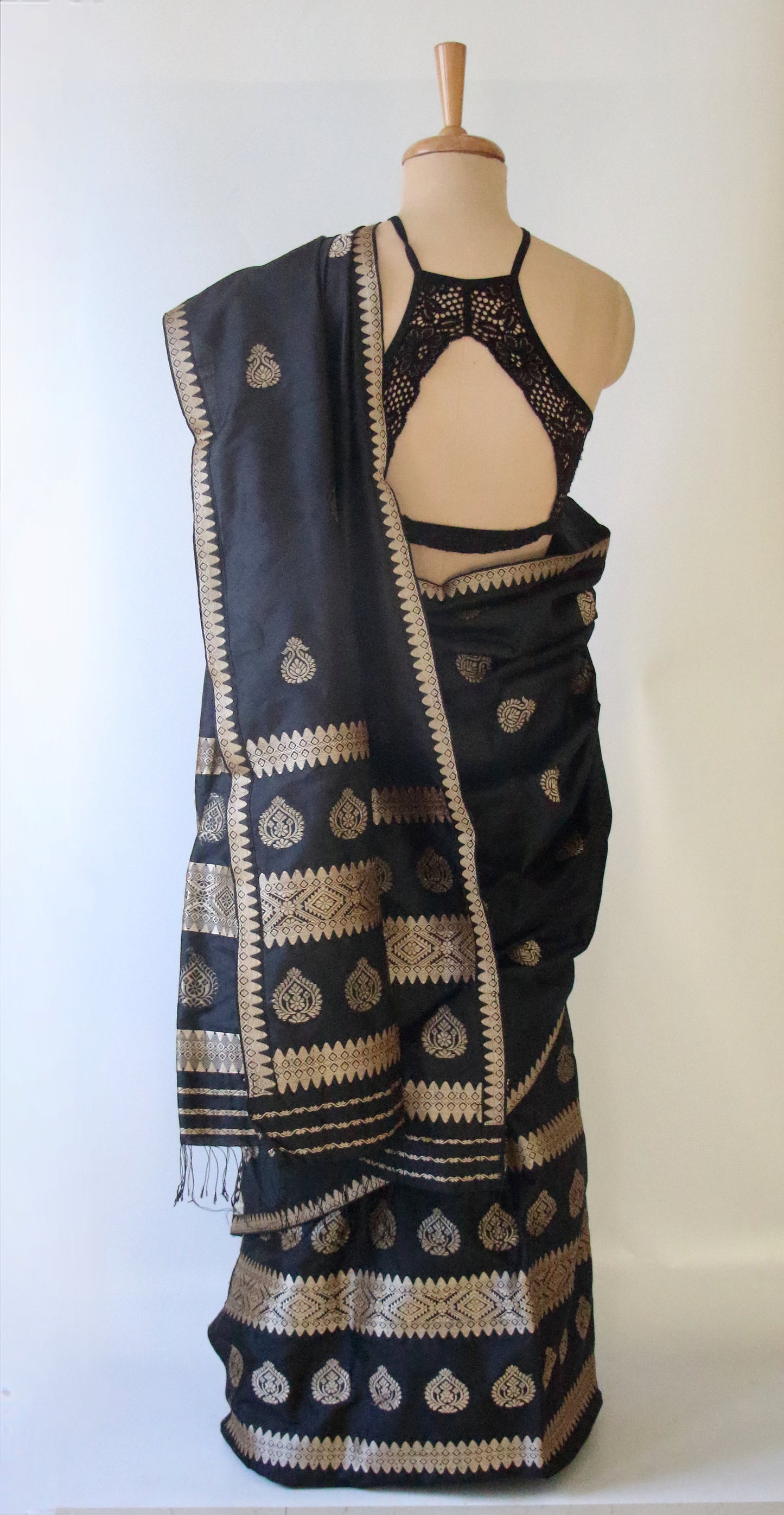 Black Traditional Handloom Mulberry Silk Mekhla Chador Set