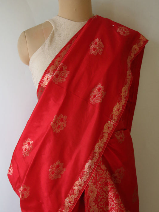 Red Handloom Mulberry Silk Mekhla Chador Set