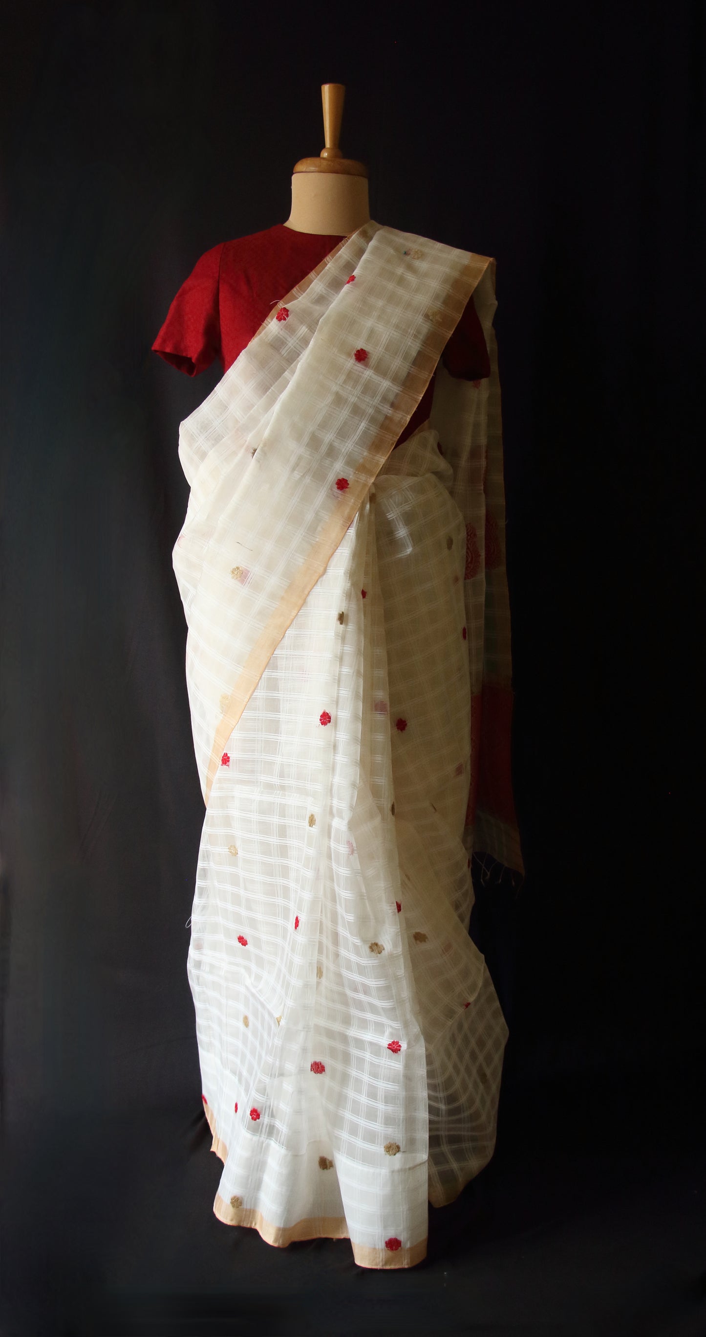 Handloom Garidiya Saree with chequered effect from Assam