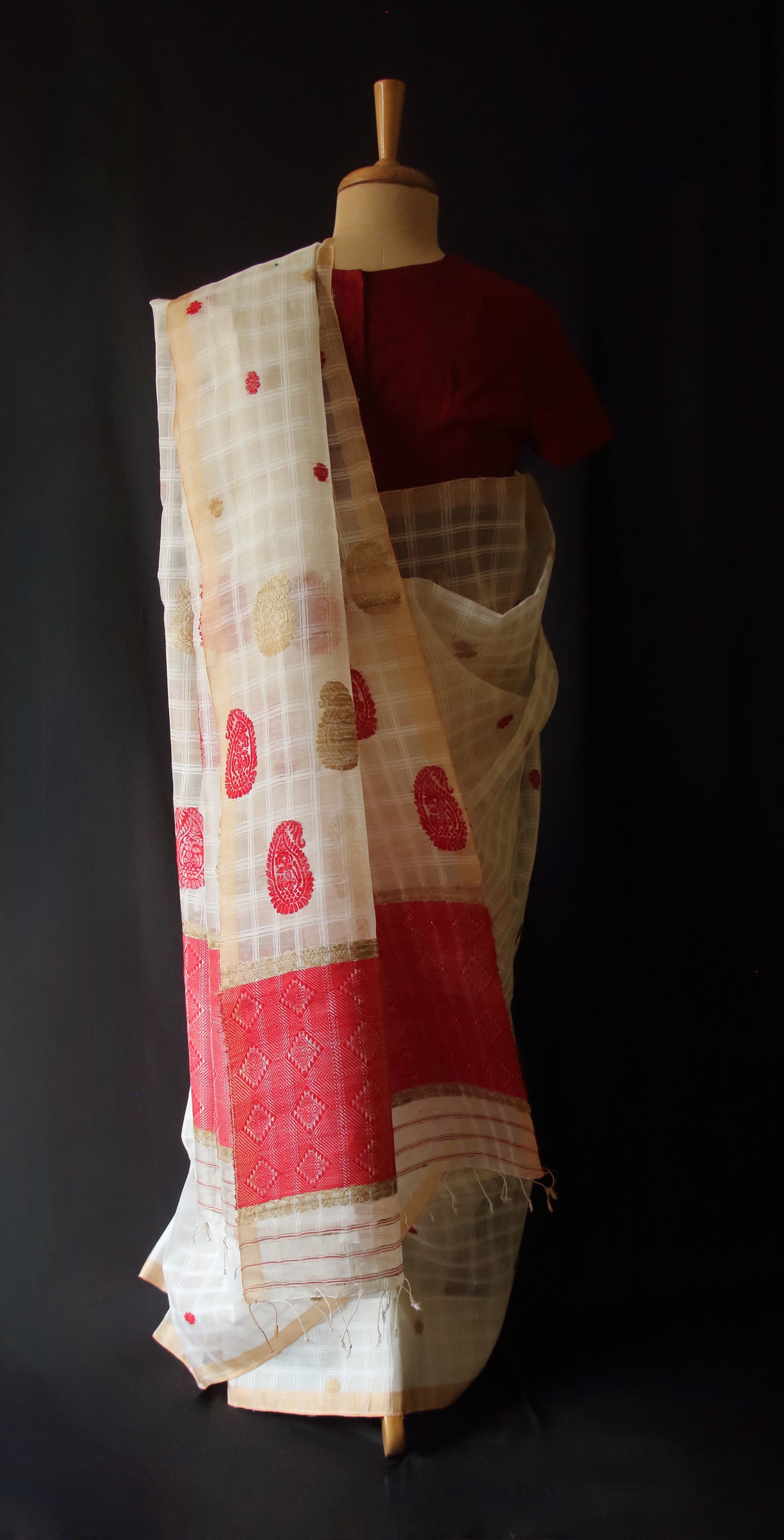 Handloom Garidiya Saree with chequered effect from Assam