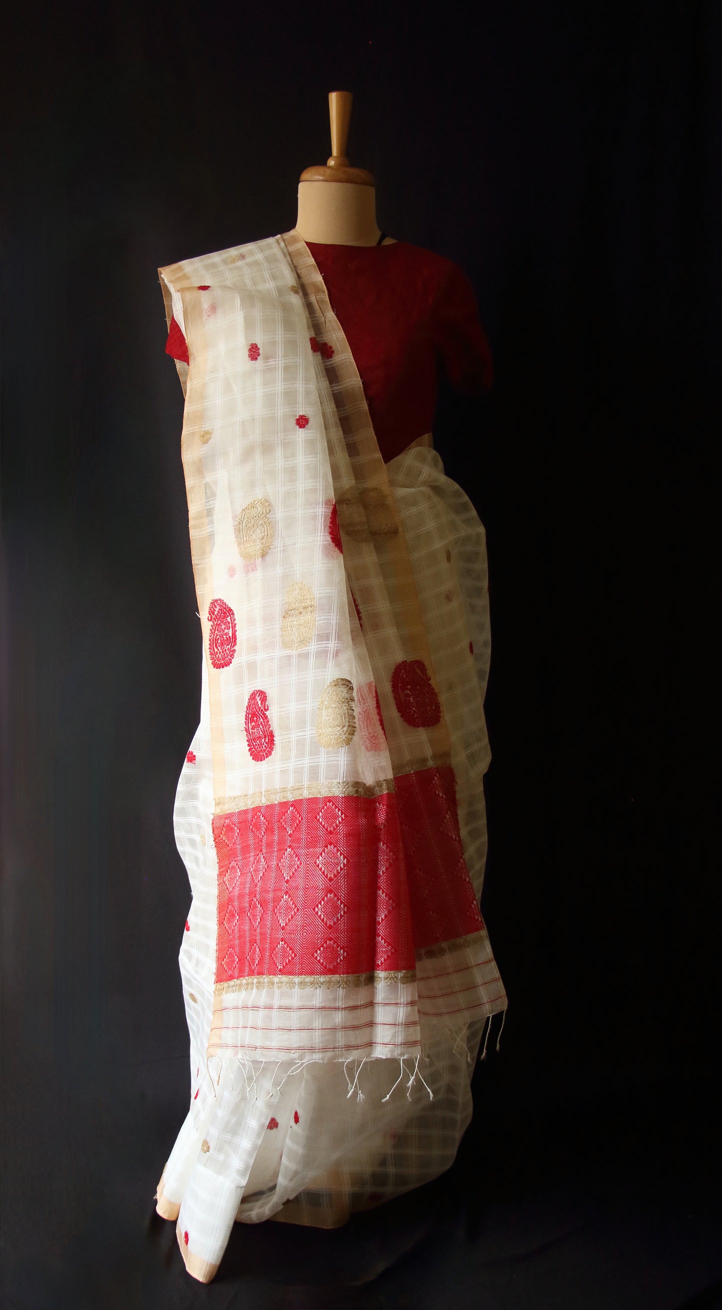 Handloom Garidiya Saree with chequered effect from Assam