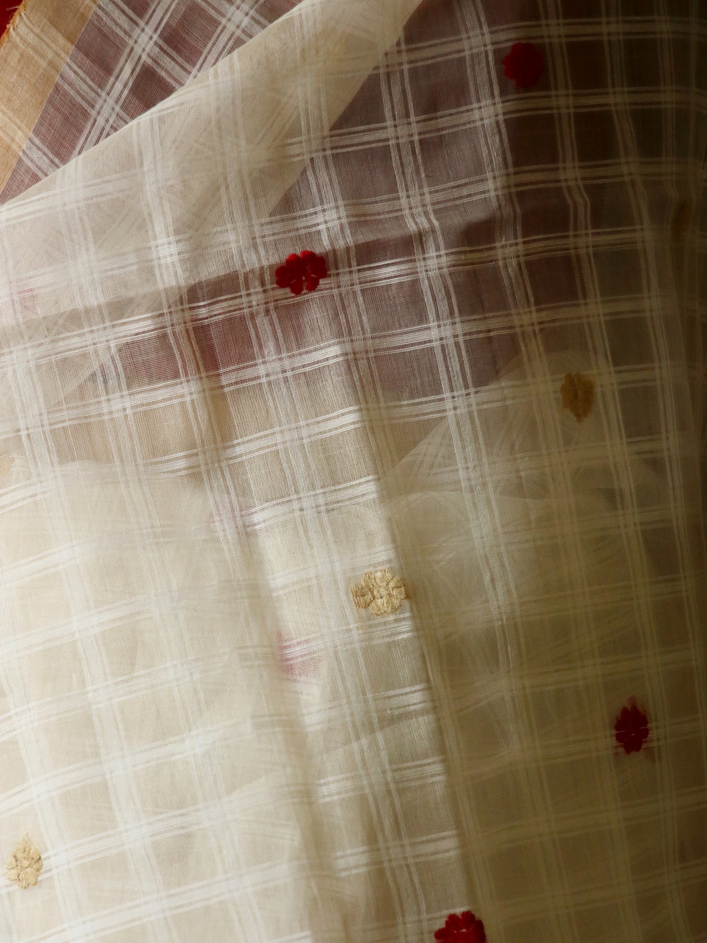 Handloom Garidiya Saree with chequered effect from Assam