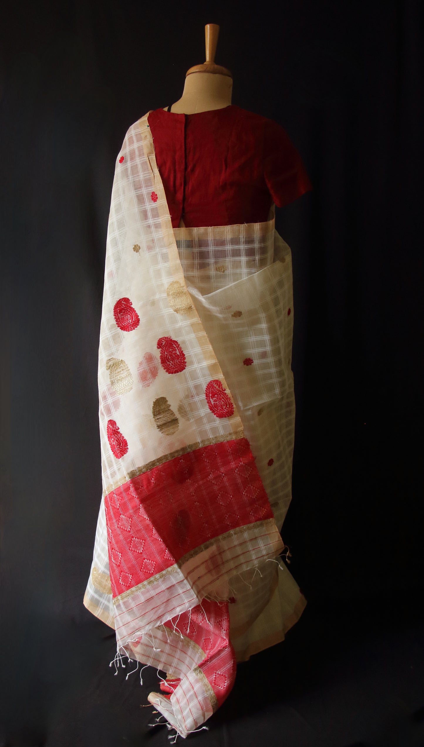 Handloom Garidiya Saree with chequered effect from Assam