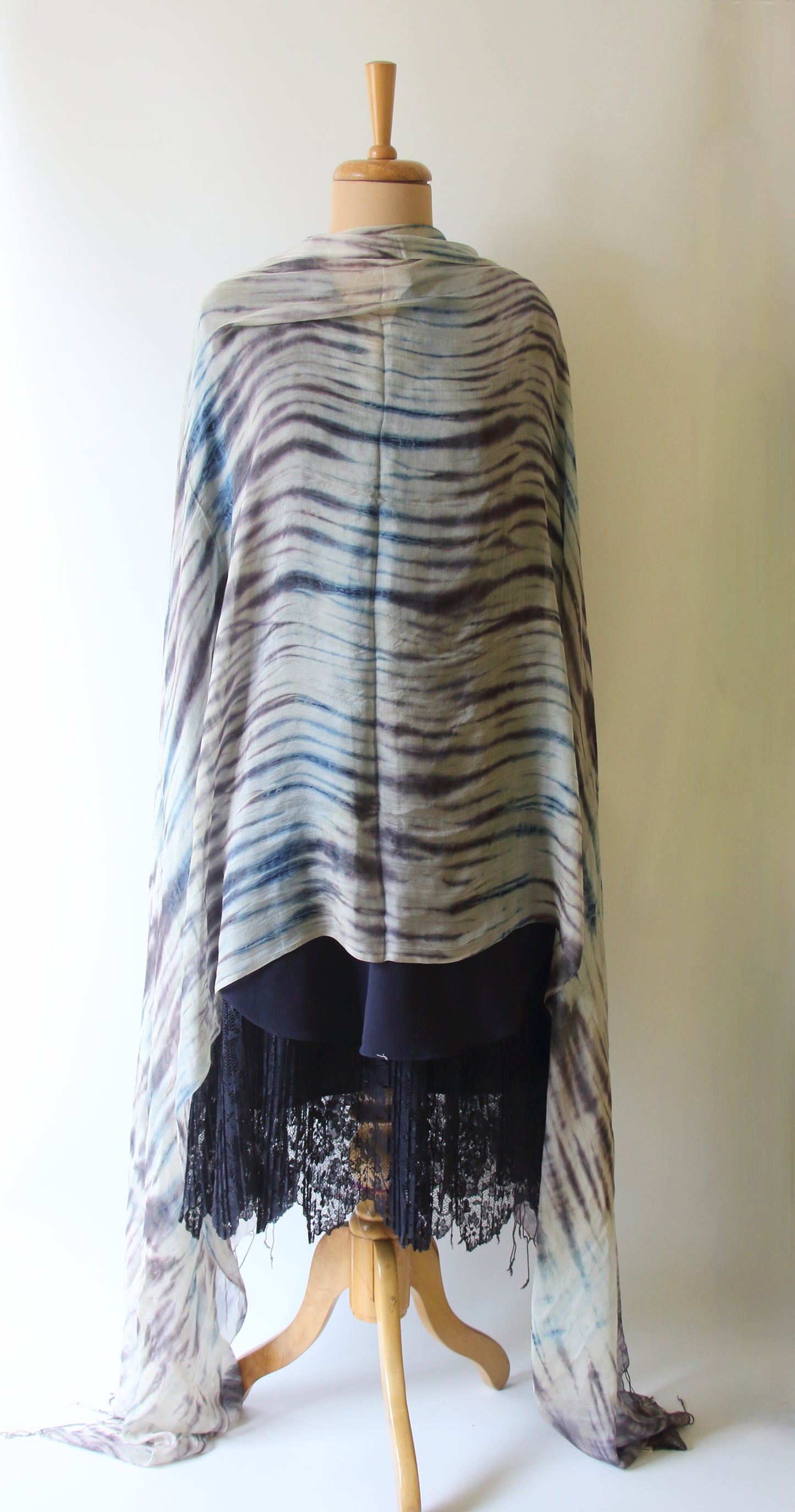 Natural Dyed Handwoven Mulberry Raw Silk Stole / Dupatta