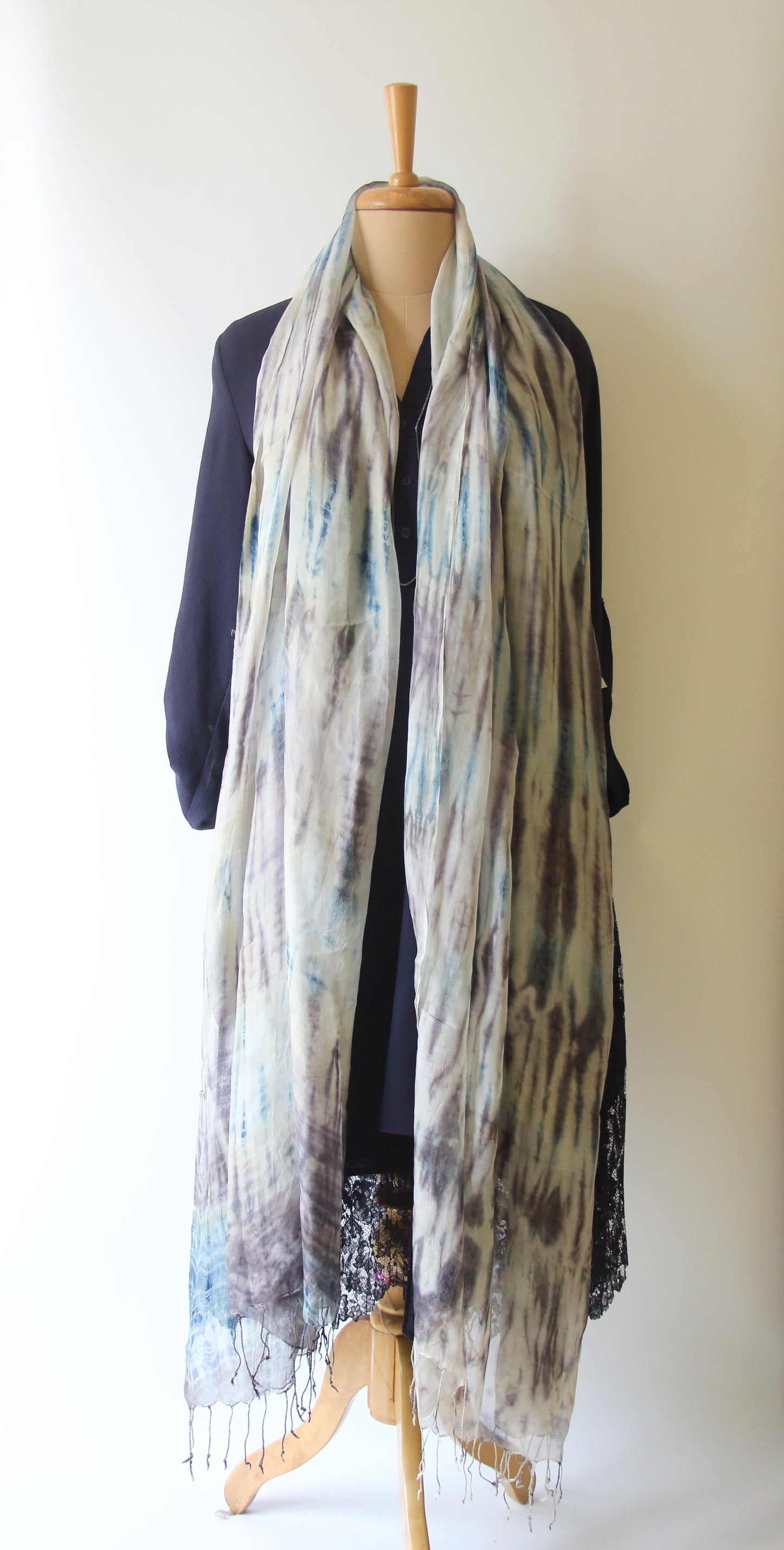 Natural Dyed Handwoven Mulberry Raw Silk Stole / Dupatta