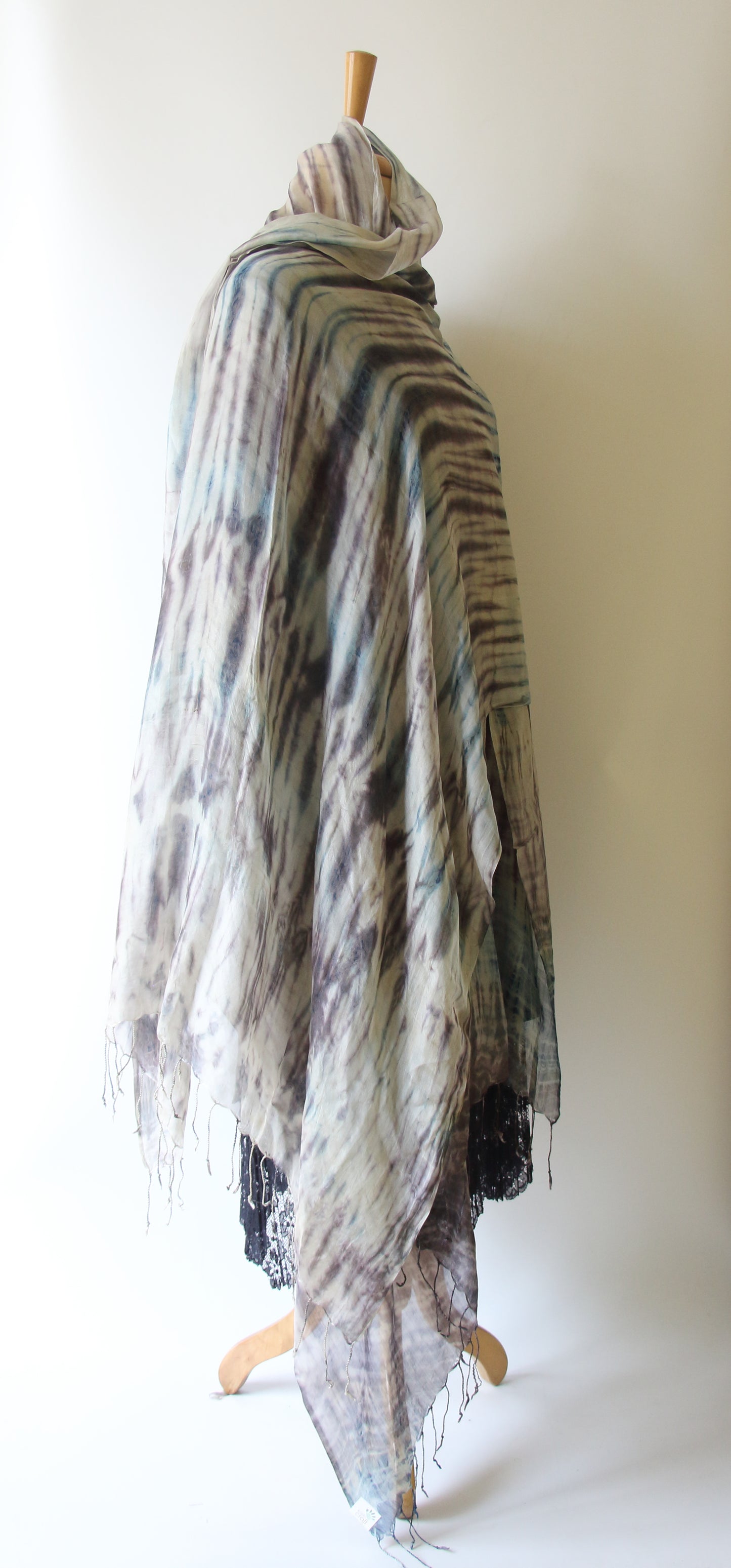 Natural Dyed Handwoven Mulberry Raw Silk Stole / Dupatta