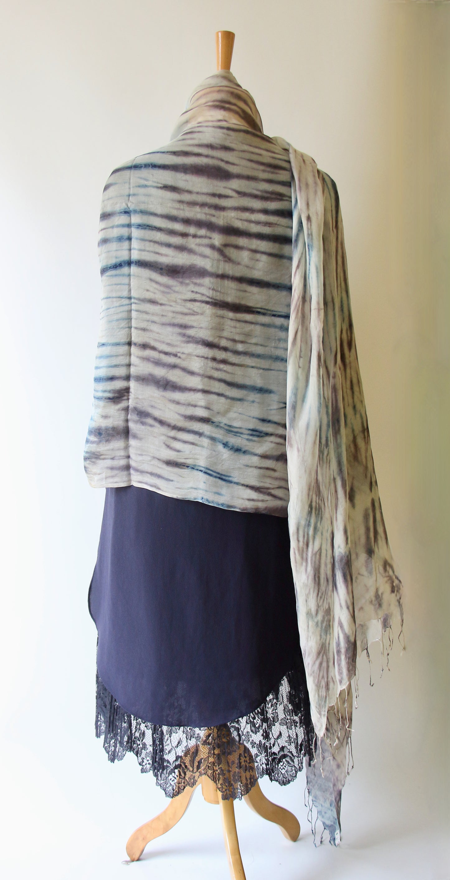 Natural Dyed Handwoven Mulberry Raw Silk Stole / Dupatta