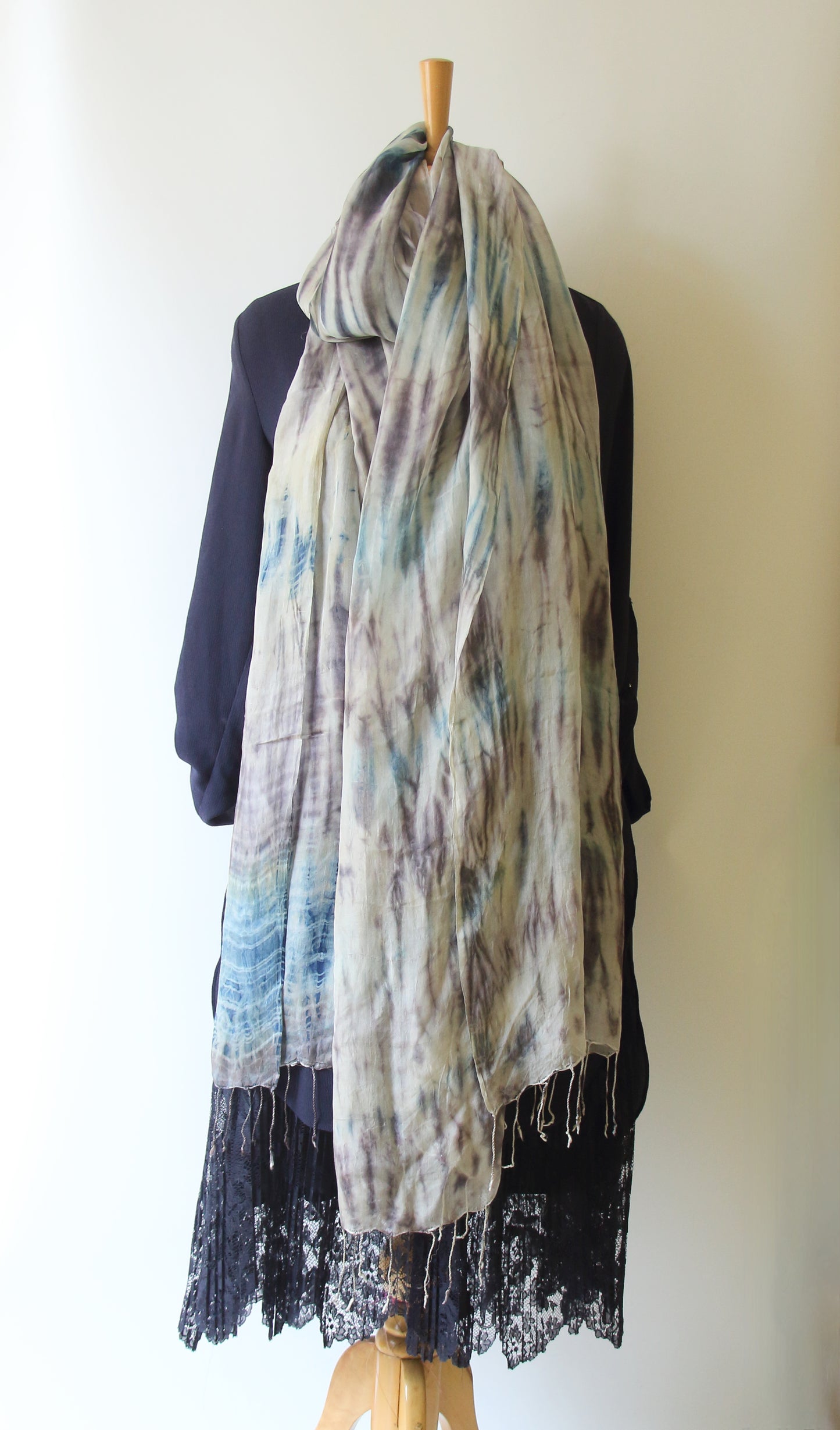 Natural Dyed Handwoven Mulberry Raw Silk Stole / Dupatta