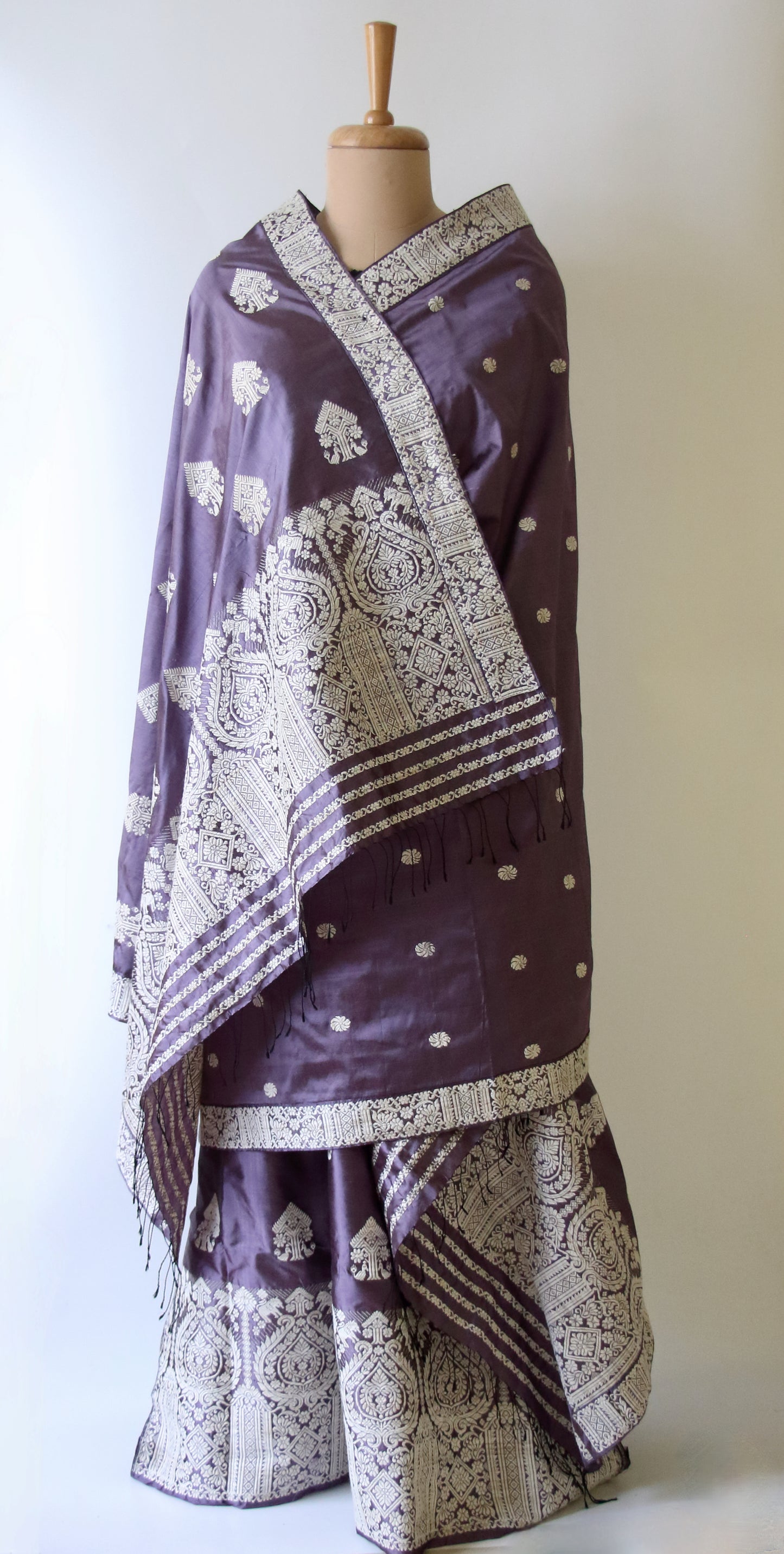 Violet Traditional Handloom Mulberry Silk Mekhla Chador Set