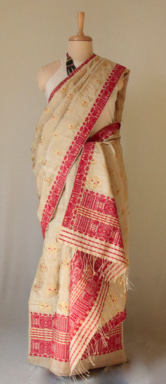 Mekhela sador | Sarees for girls, Indian fashion dresses, Elegant saree