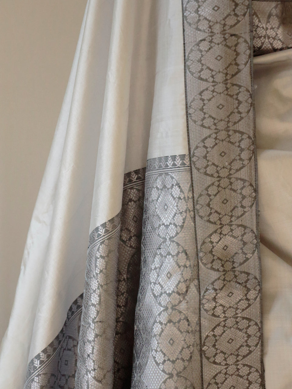 Light Grey Colour Handloom Mulberry Silk Saree from Assam