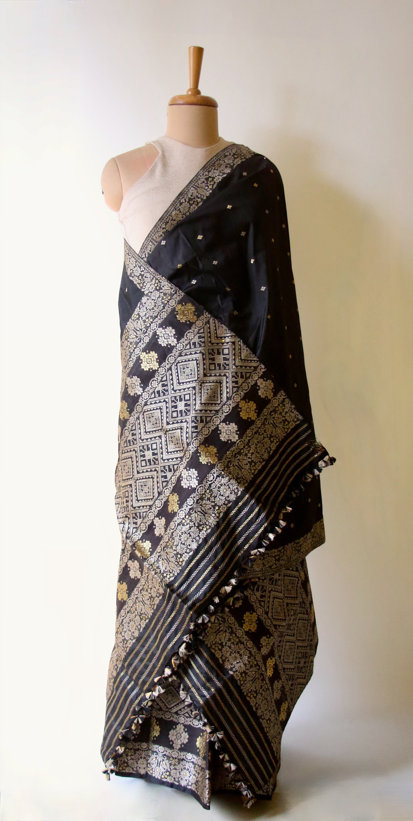 Black Natural Dyed  Mulberry Silk Traditional Mekhla Chador Set