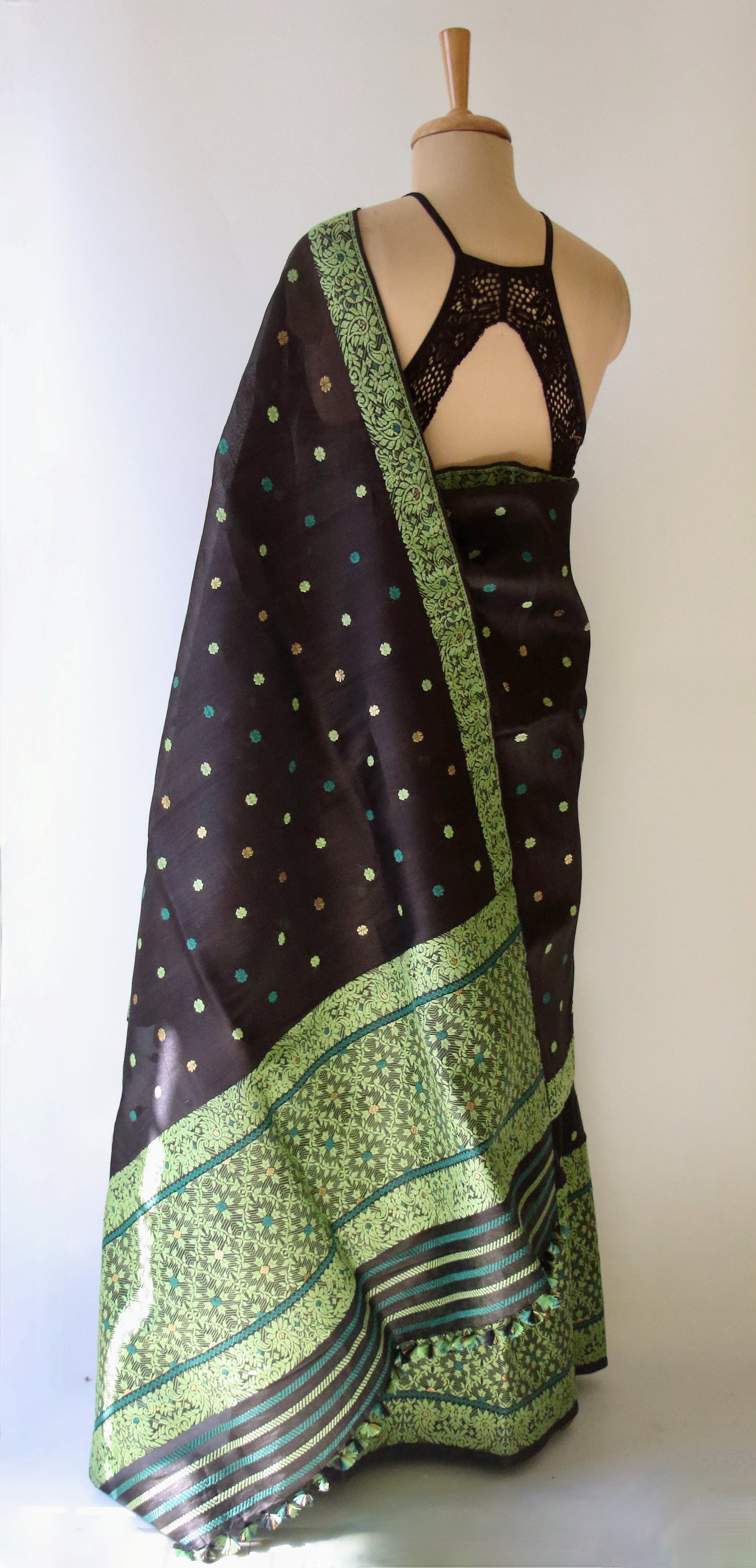 Black Colour Traditional Handloom Mulberry Silk Mekhla Chador Set