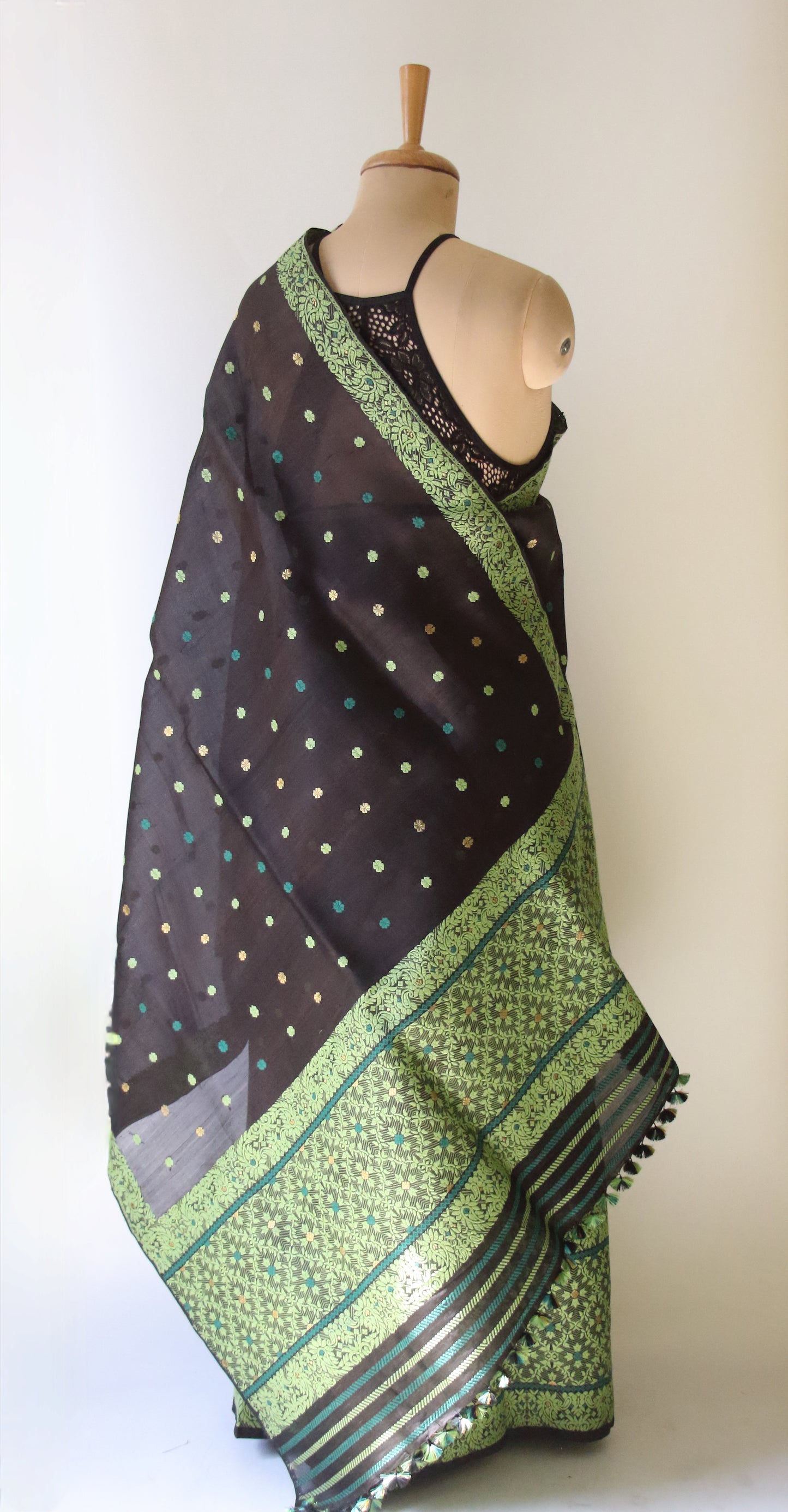 Black Colour Traditional Handloom Mulberry Silk Mekhla Chador Set