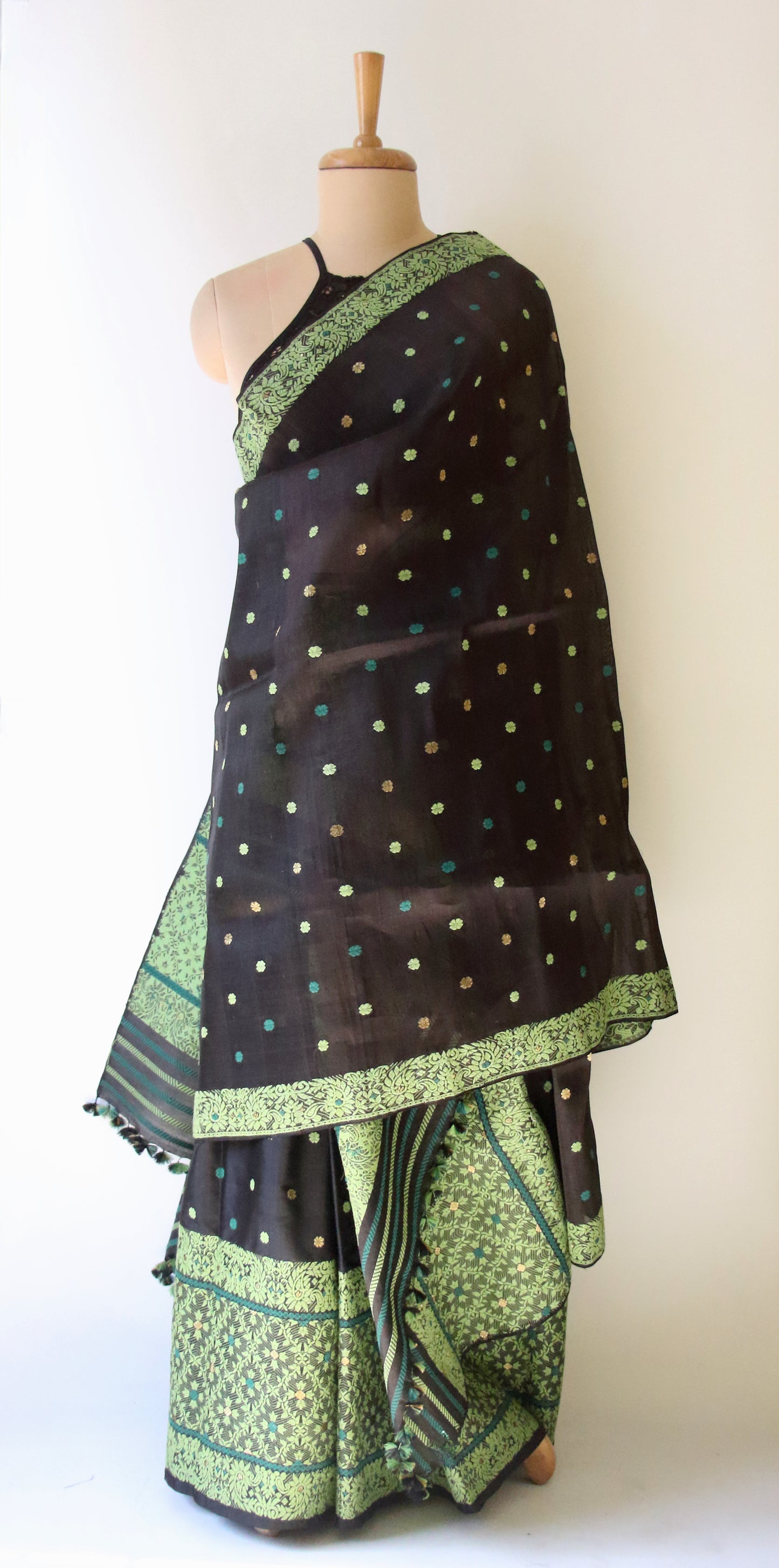 Black Colour Traditional Handloom Mulberry Silk Mekhla Chador Set