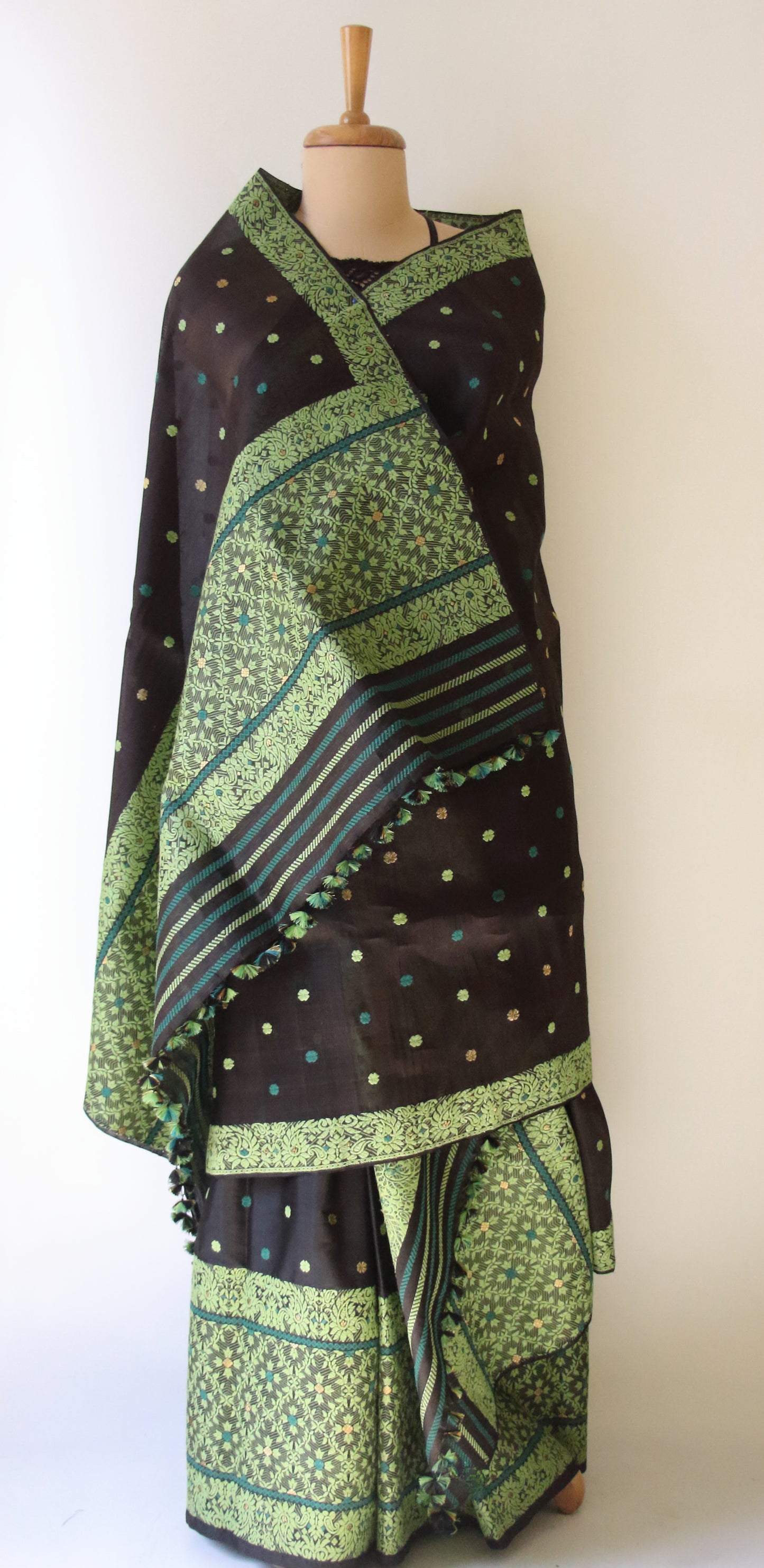 Black Colour Traditional Handloom Mulberry Silk Mekhla Chador Set