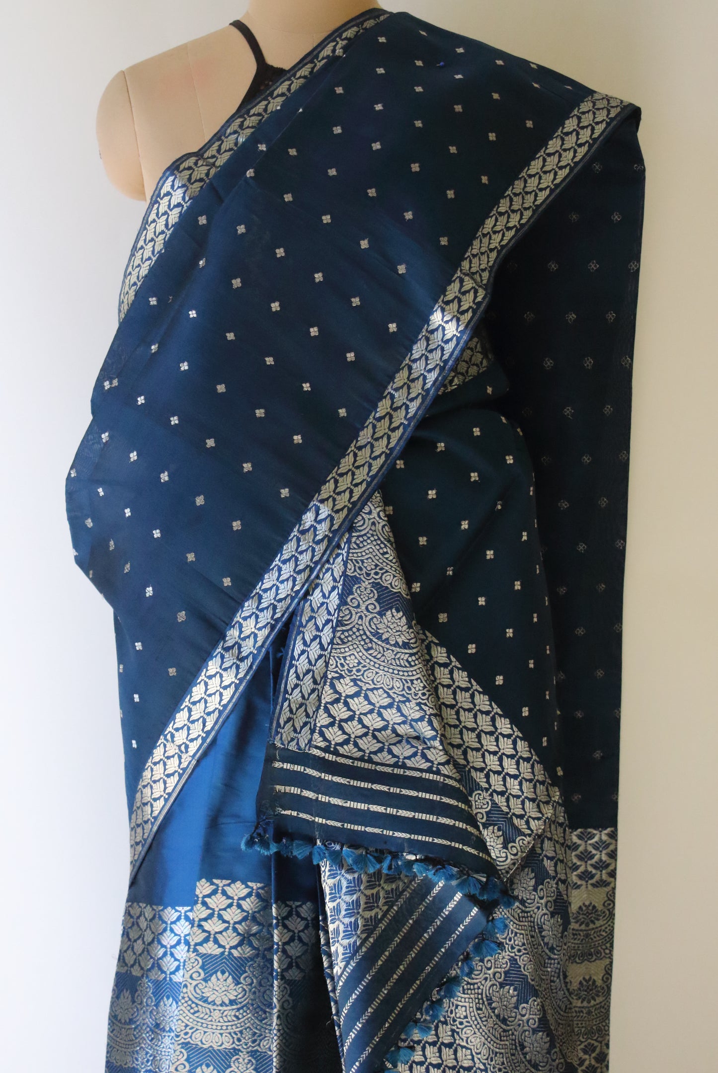 Navy Blue Colour Handloom Mulberry Silk Mekhla Chador Set