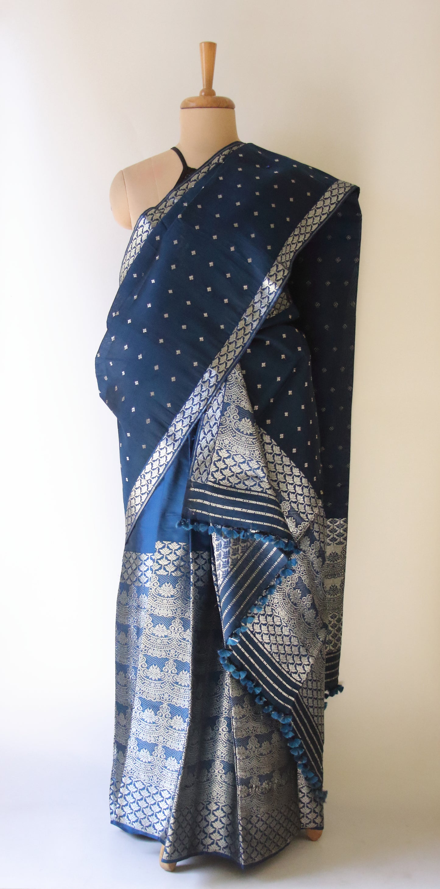 Navy Blue Colour Handloom Mulberry Silk Mekhla Chador Set