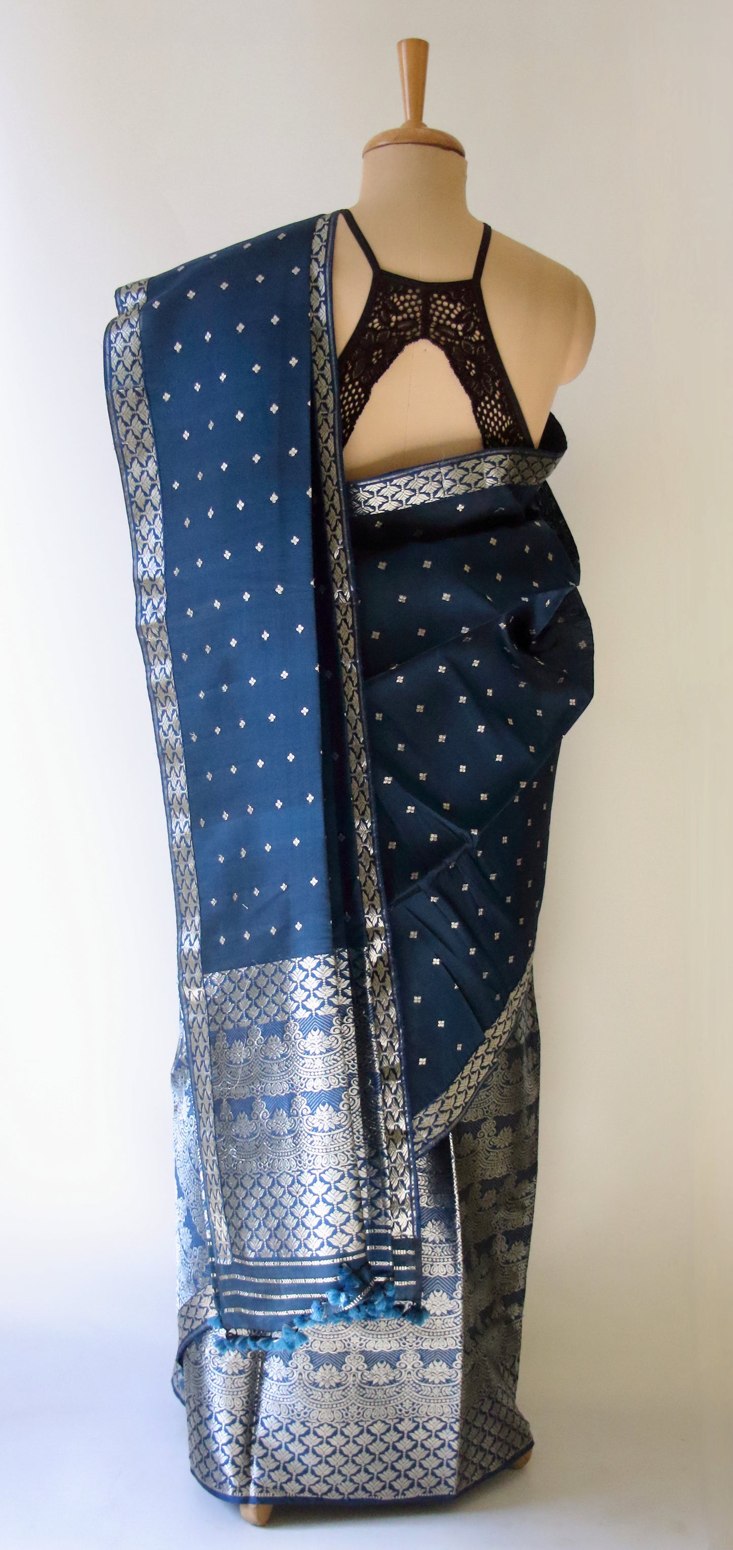 Navy Blue Colour Handloom Mulberry Silk Mekhla Chador Set