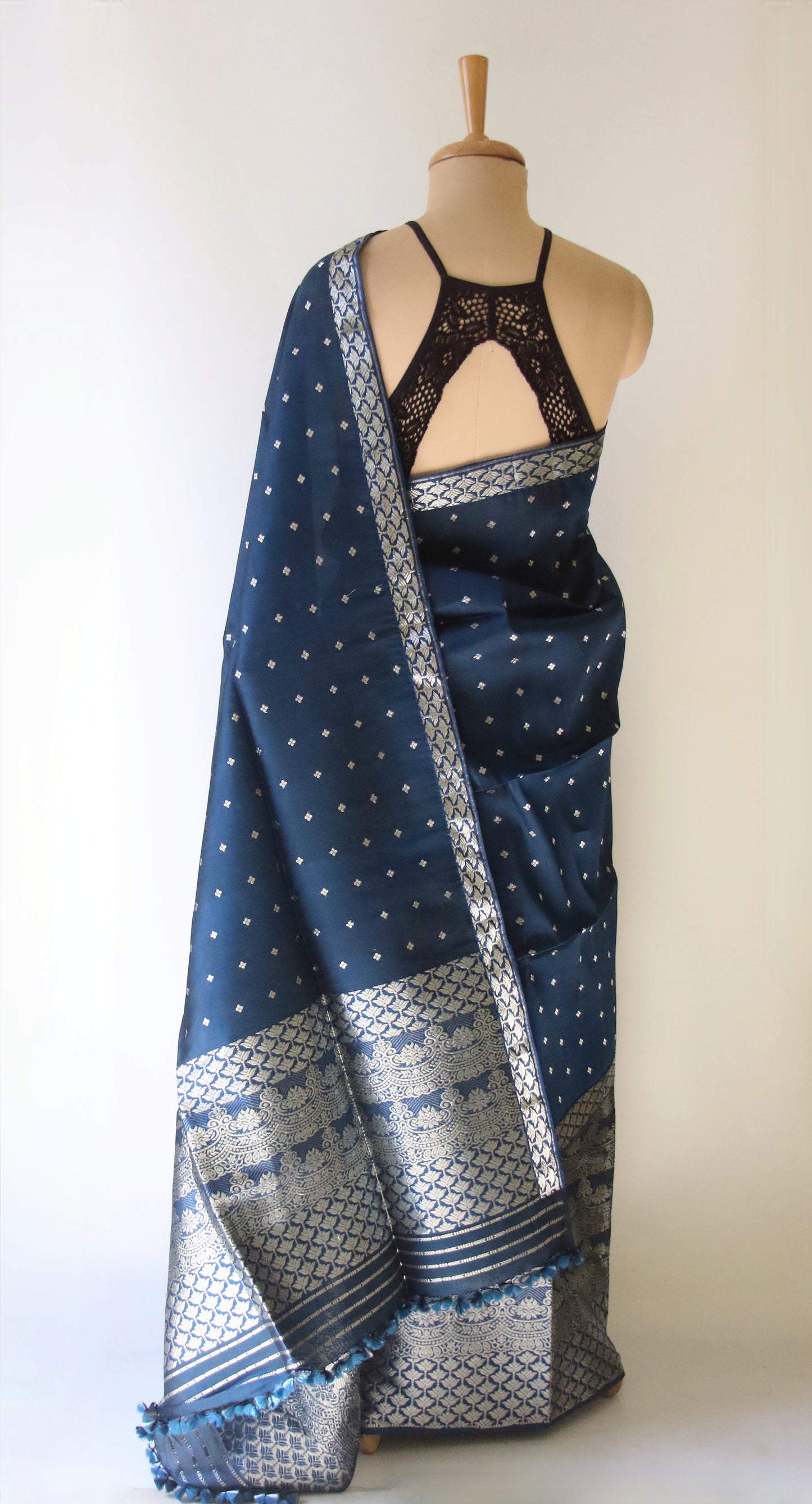 Navy Blue Colour Handloom Mulberry Silk Mekhla Chador Set