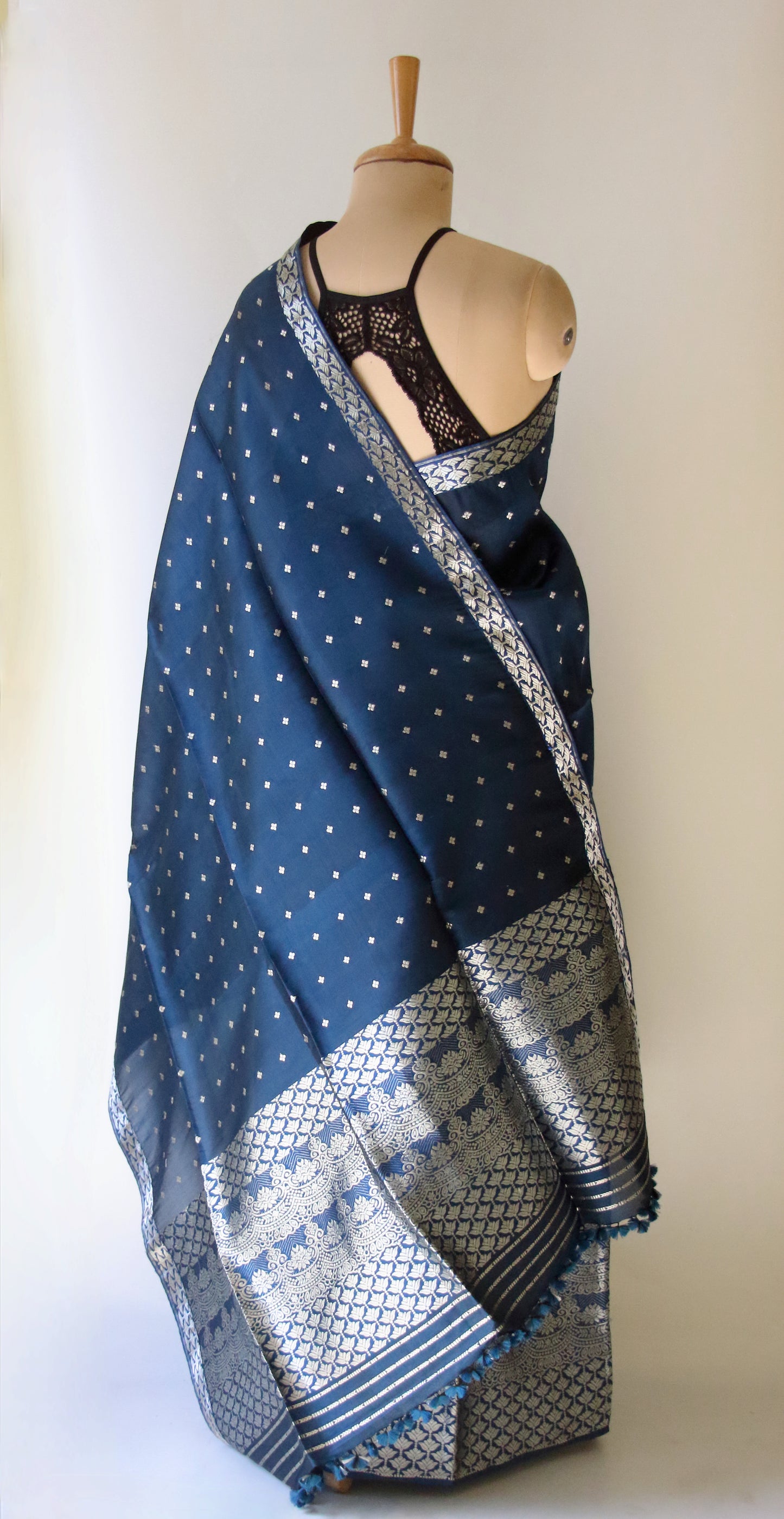Navy Blue Colour Handloom Mulberry Silk Mekhla Chador Set