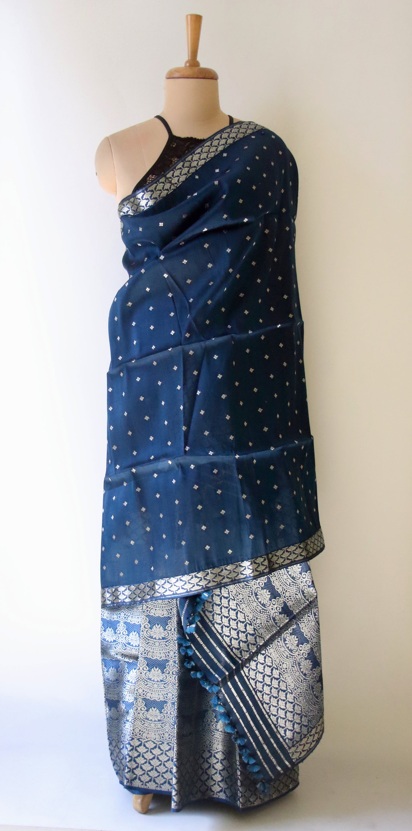 Navy Blue Colour Handloom Mulberry Silk Mekhla Chador Set