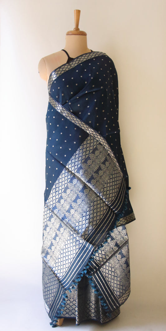 Navy Blue Colour Handloom Mulberry Silk Mekhla Chador Set