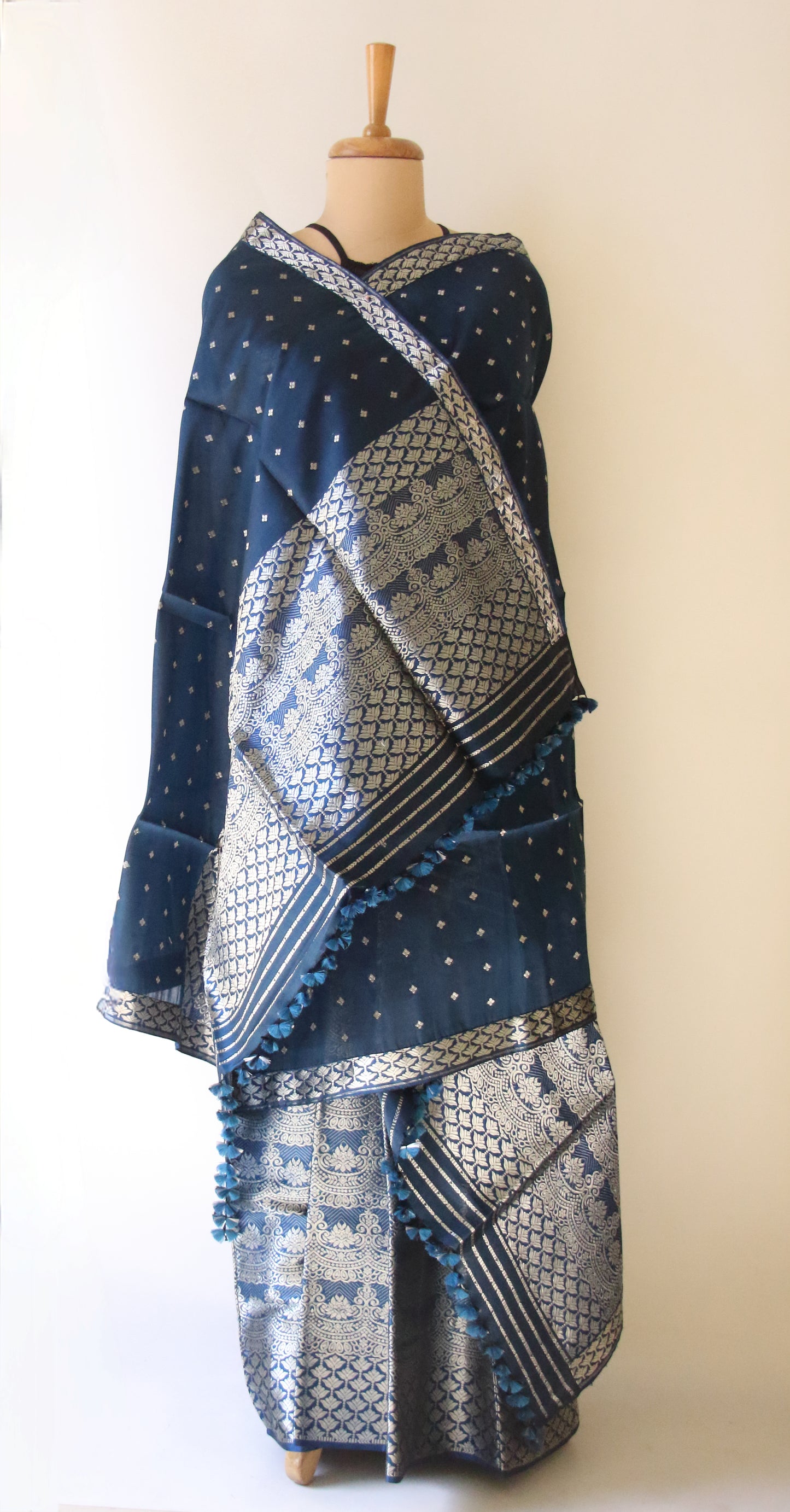 Navy Blue Colour Handloom Mulberry Silk Mekhla Chador Set