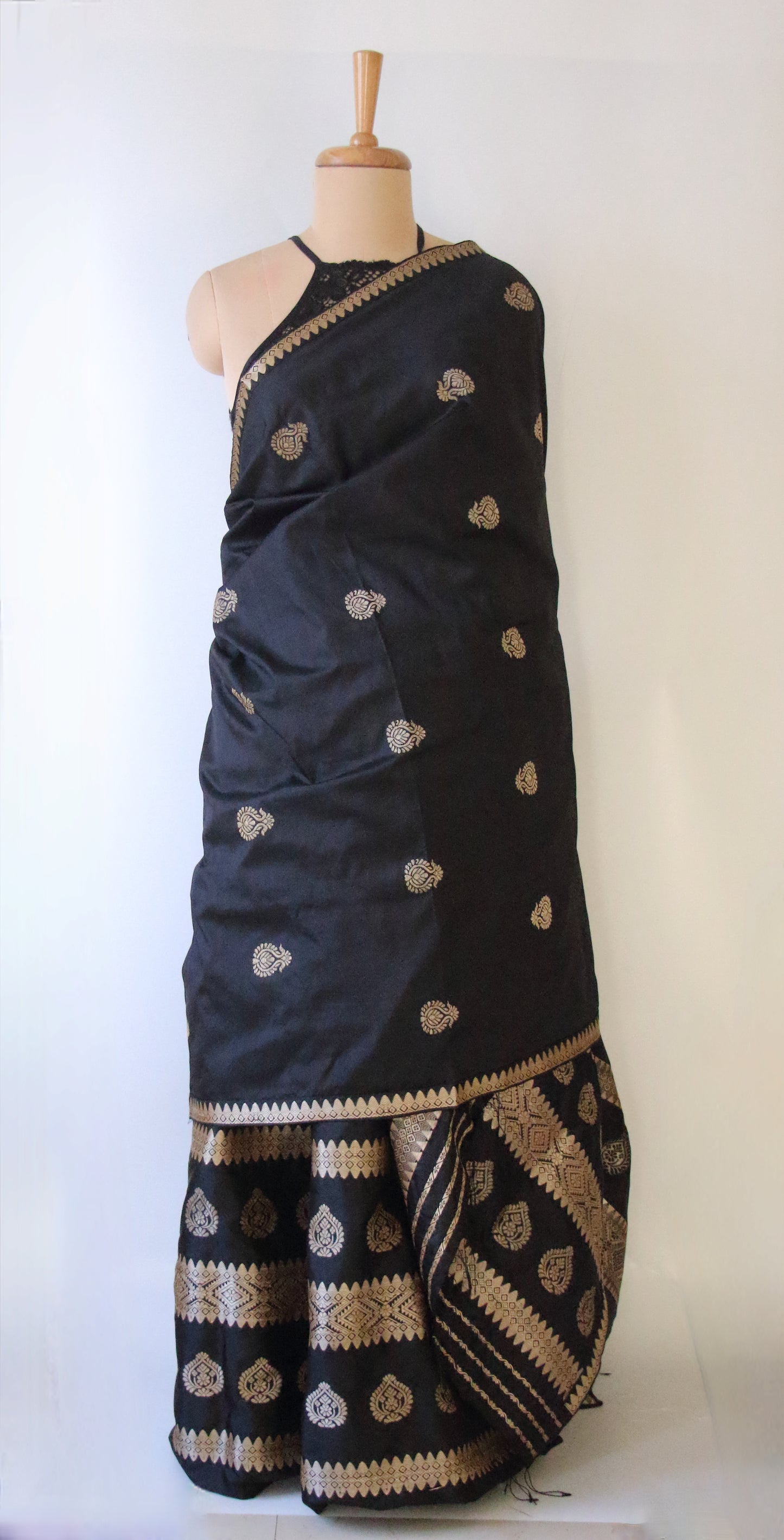 Black Traditional Handloom Mulberry Silk Mekhla Chador Set
