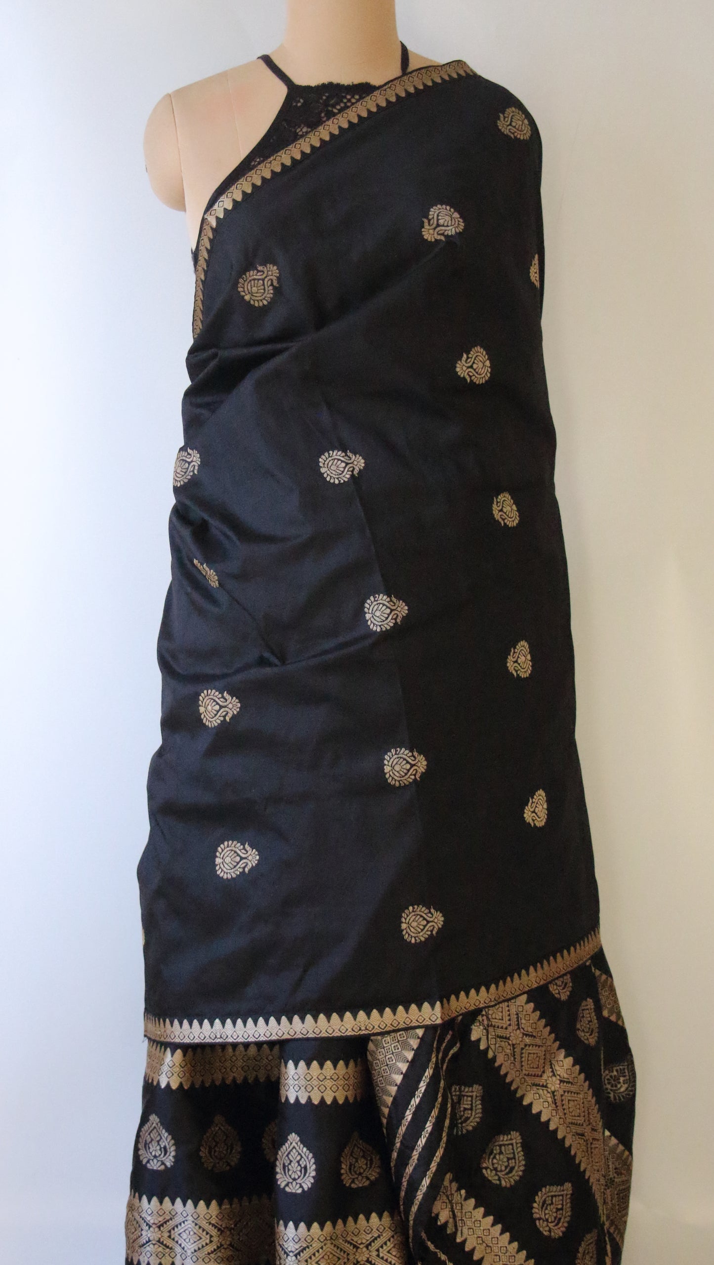 Black Traditional Handloom Mulberry Silk Mekhla Chador Set