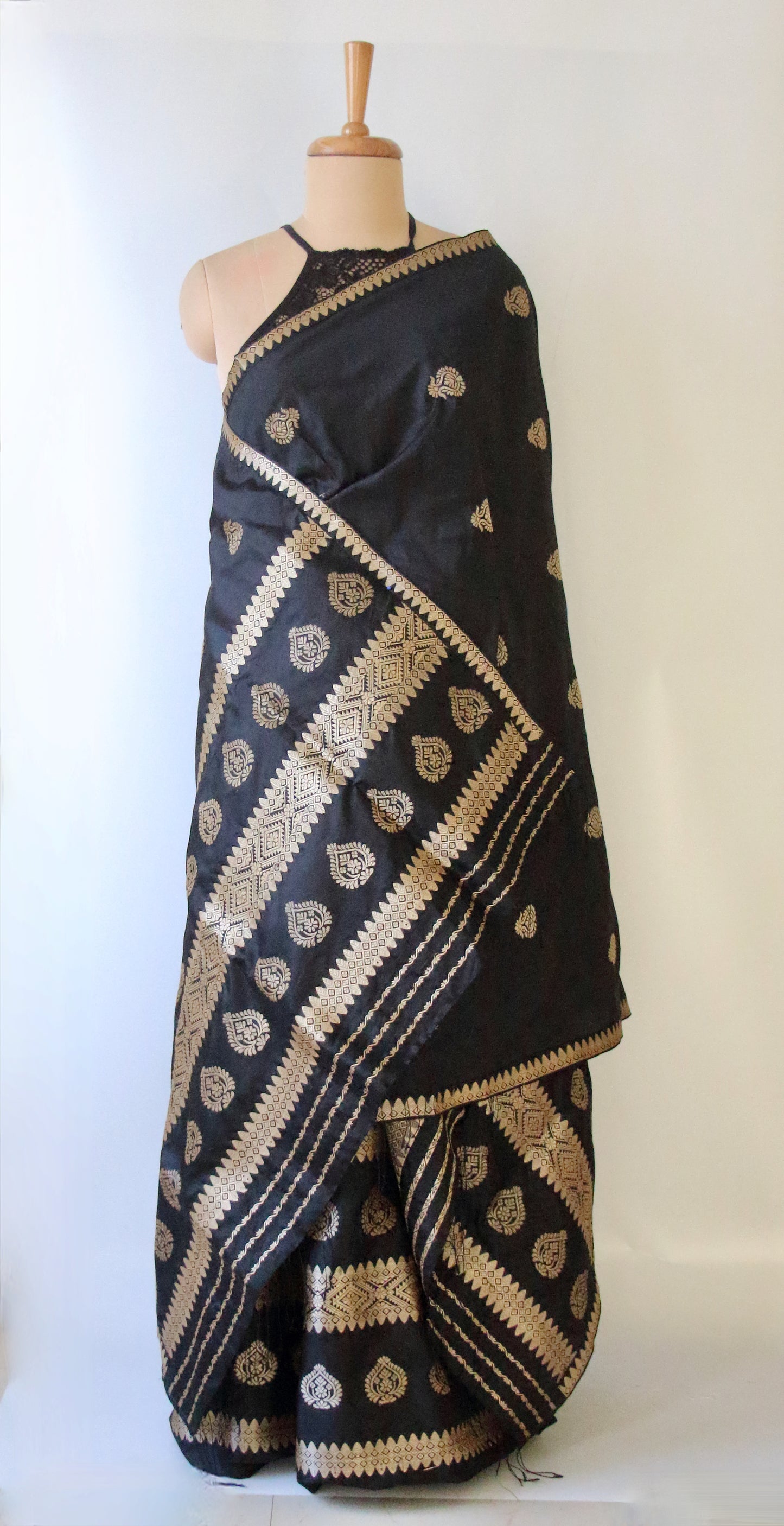 Black Traditional Handloom Mulberry Silk Mekhla Chador Set
