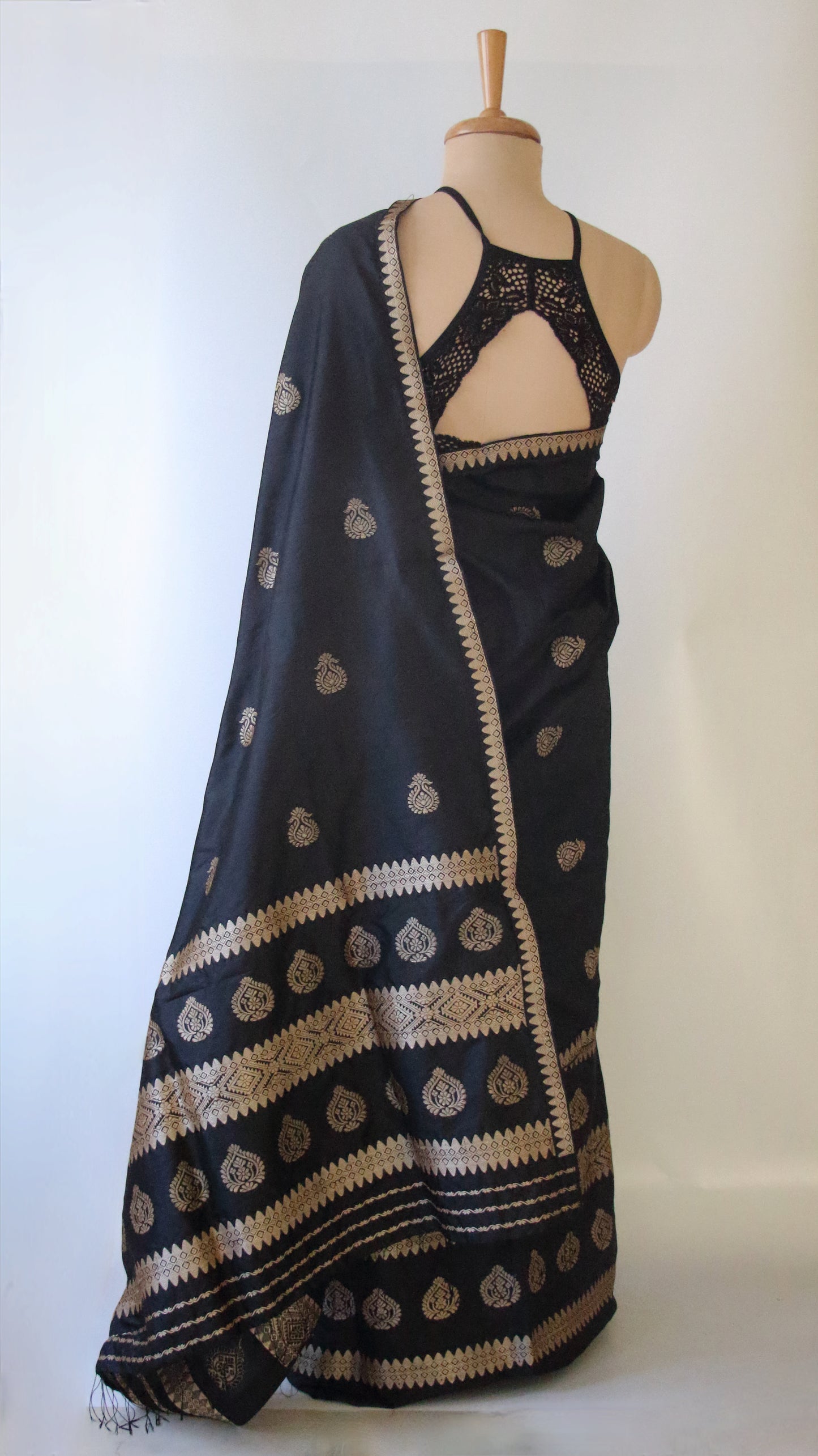 Black Traditional Handloom Mulberry Silk Mekhla Chador Set