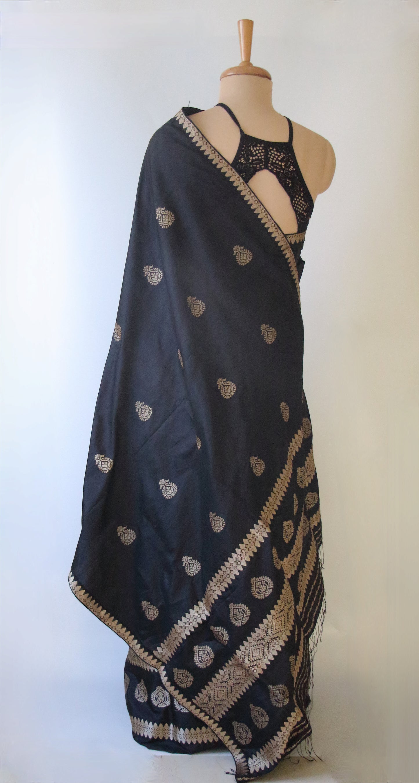 Black Traditional Handloom Mulberry Silk Mekhla Chador Set