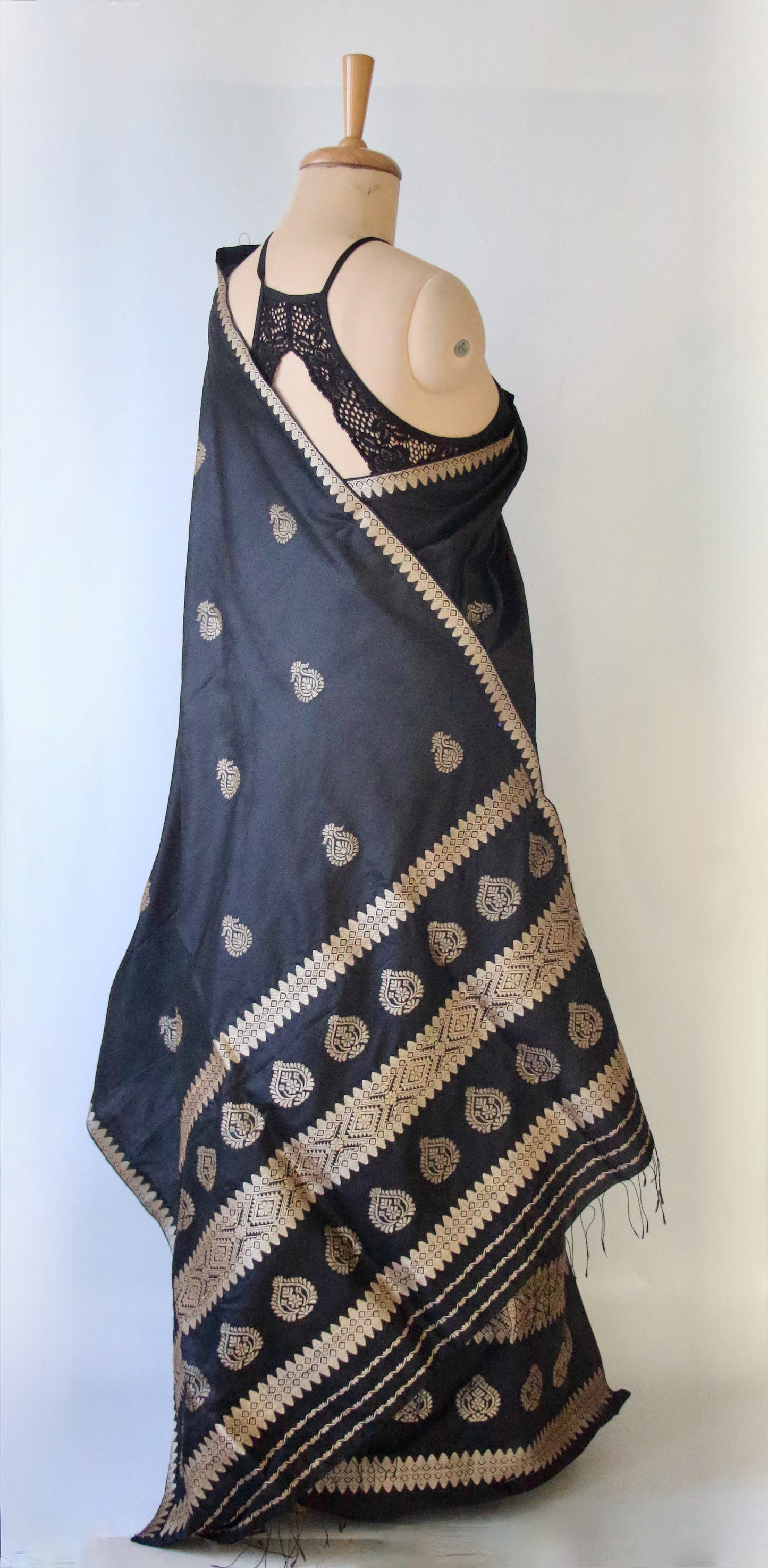 Black Traditional Handloom Mulberry Silk Mekhla Chador Set