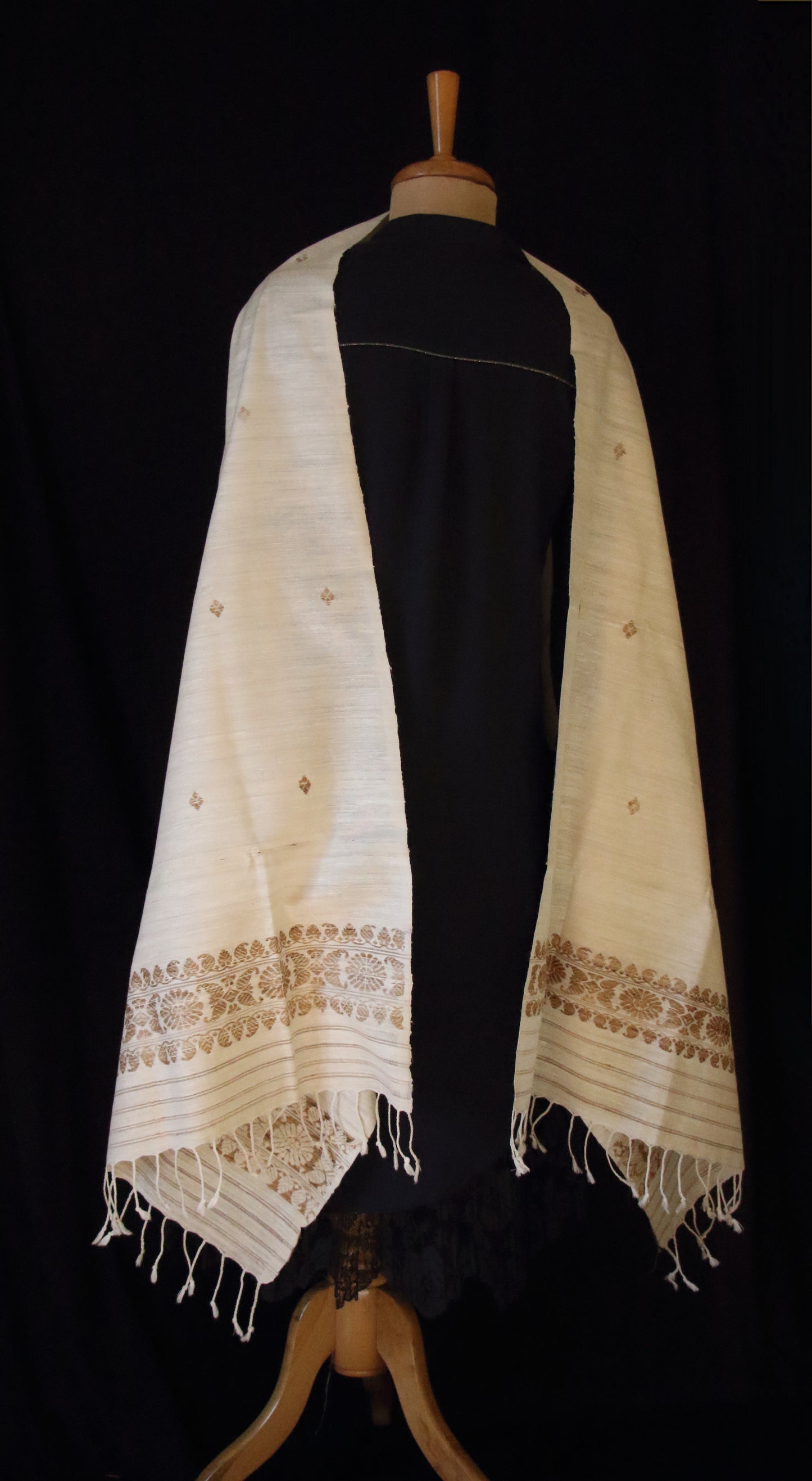 Natural Off White colour Eri Silk Handwoven Scarf / Stole from Assam