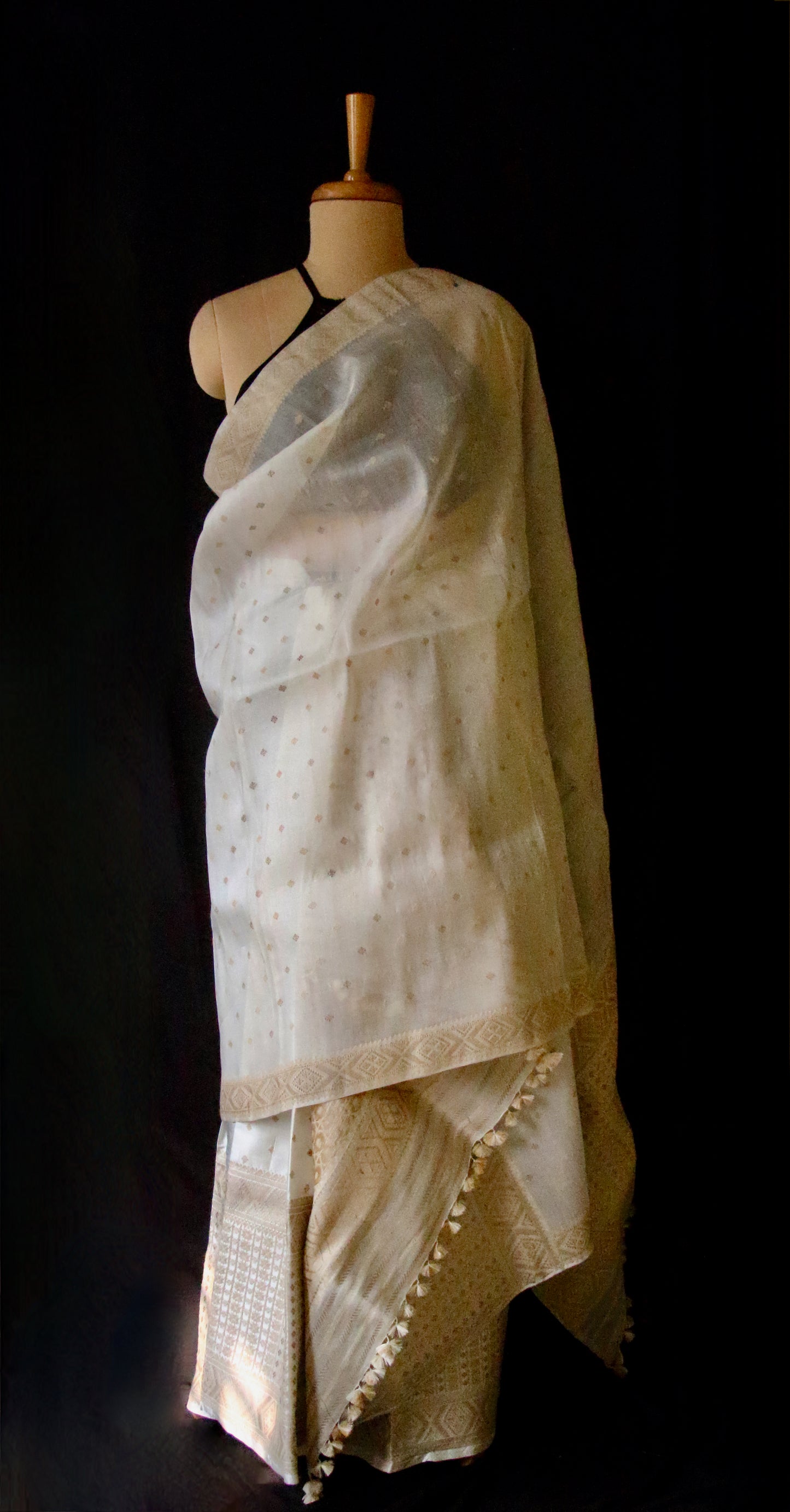 Natural Off White Colour Traditional Handloom Mulberry Silk Mekhla Chador Set