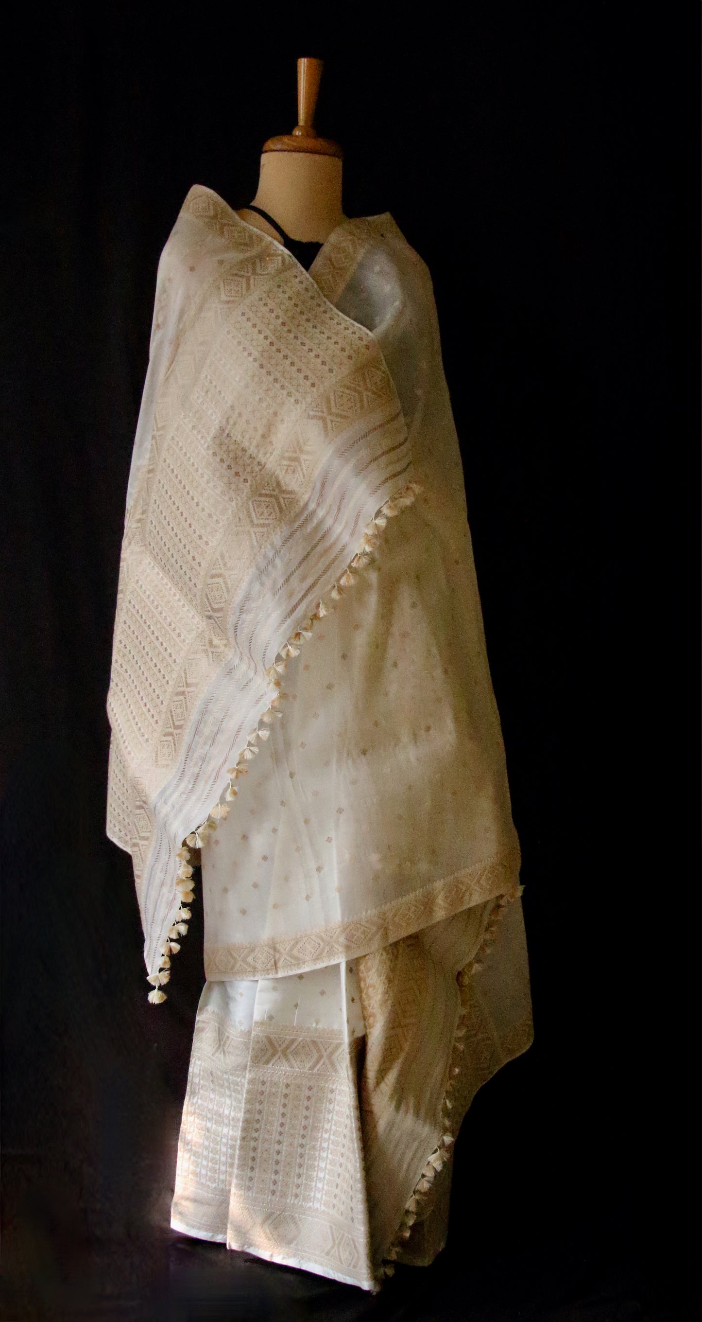 Natural Off White Colour Traditional Handloom Mulberry Silk Mekhla Chador Set