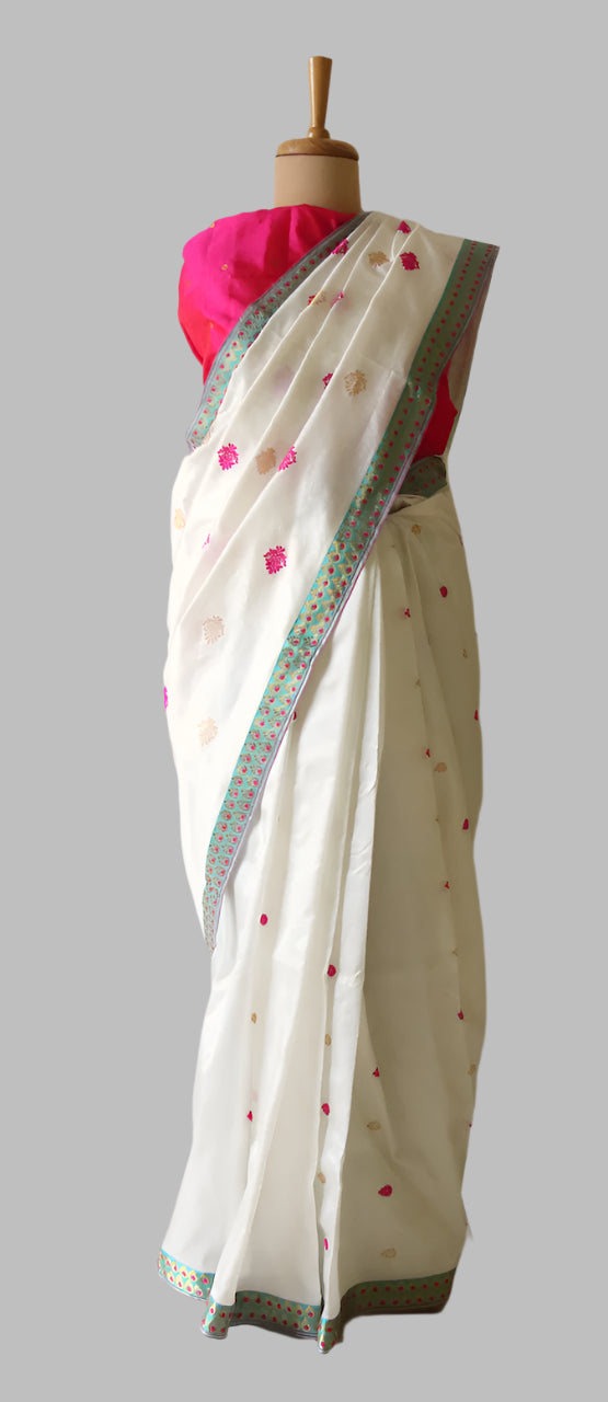 Natural White with Contrast Blouse Handloom Mulberry Silk Saree from Assam