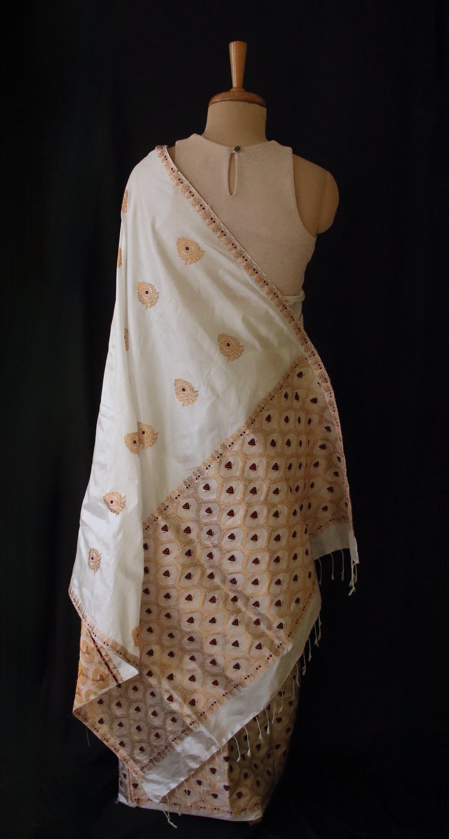 Natural White Handloom Mulberry Silk Mekhla Chador Set