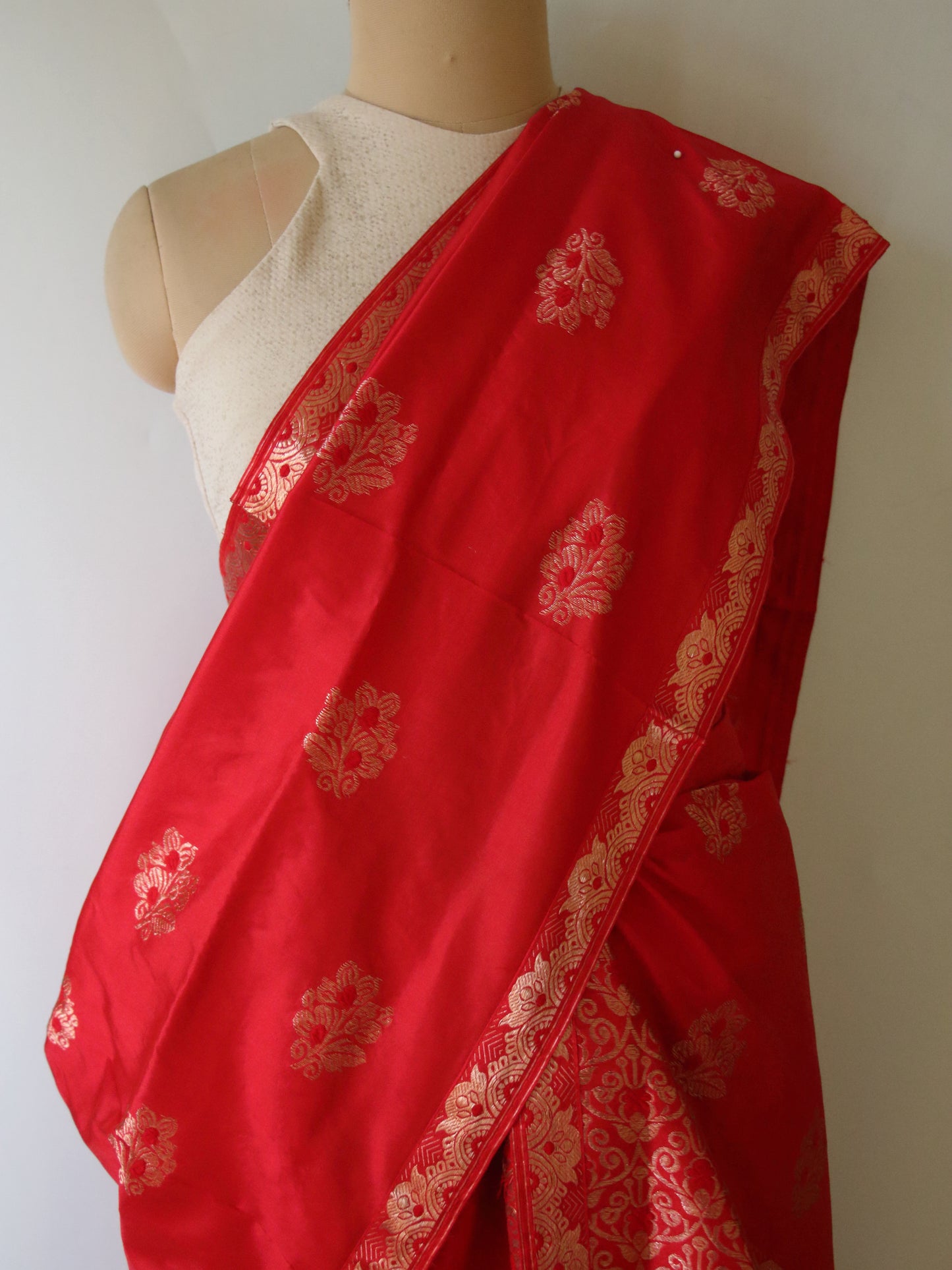 Red Handloom Mulberry Silk Mekhla Chador Set