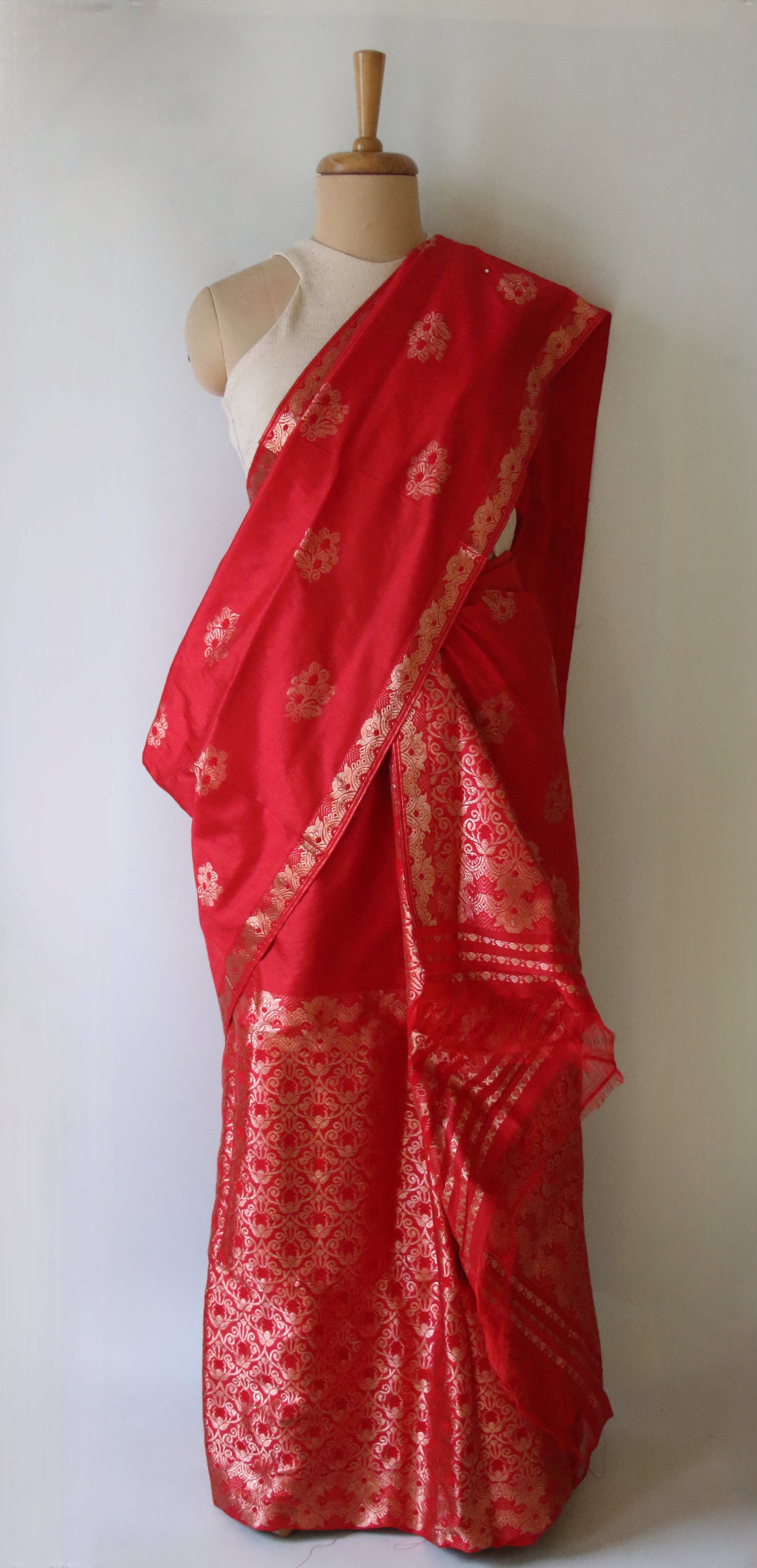 Red Handloom Mulberry Silk Mekhla Chador Set