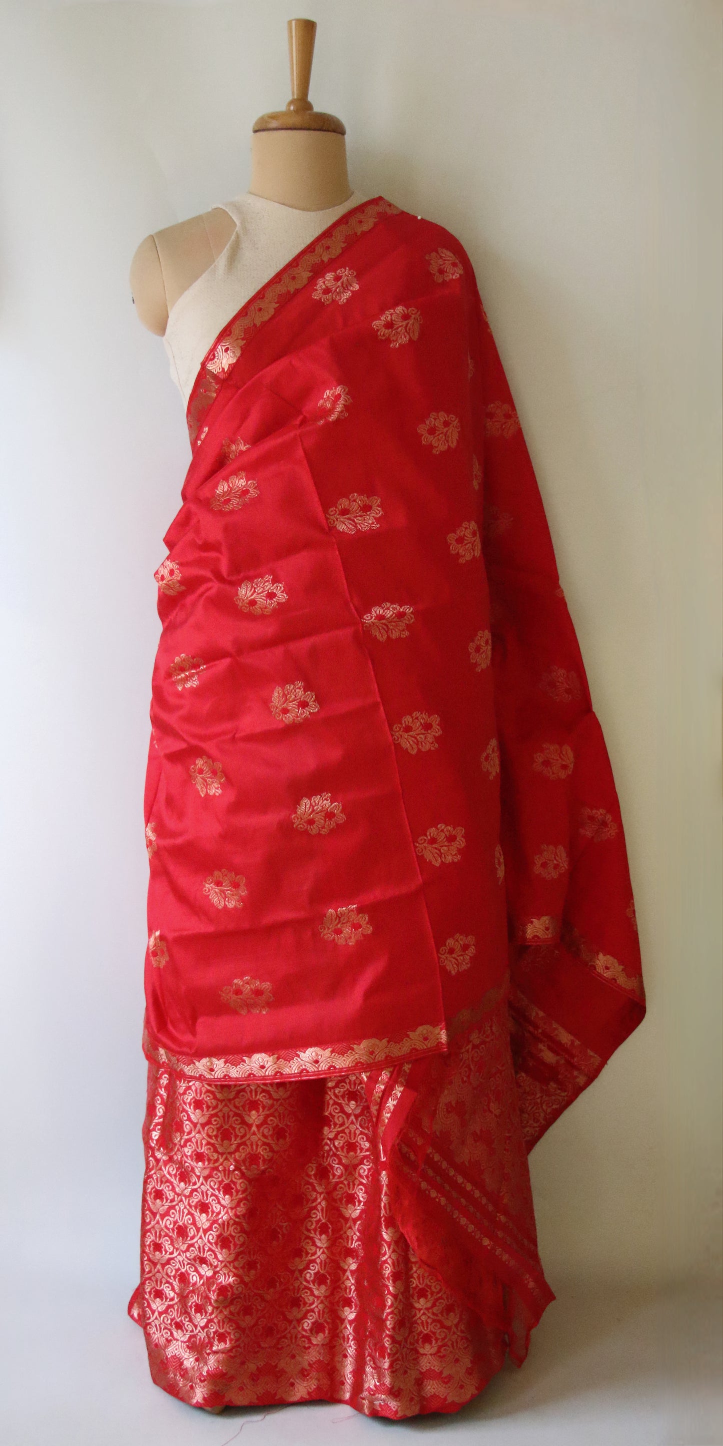 Red Handloom Mulberry Silk Mekhla Chador Set