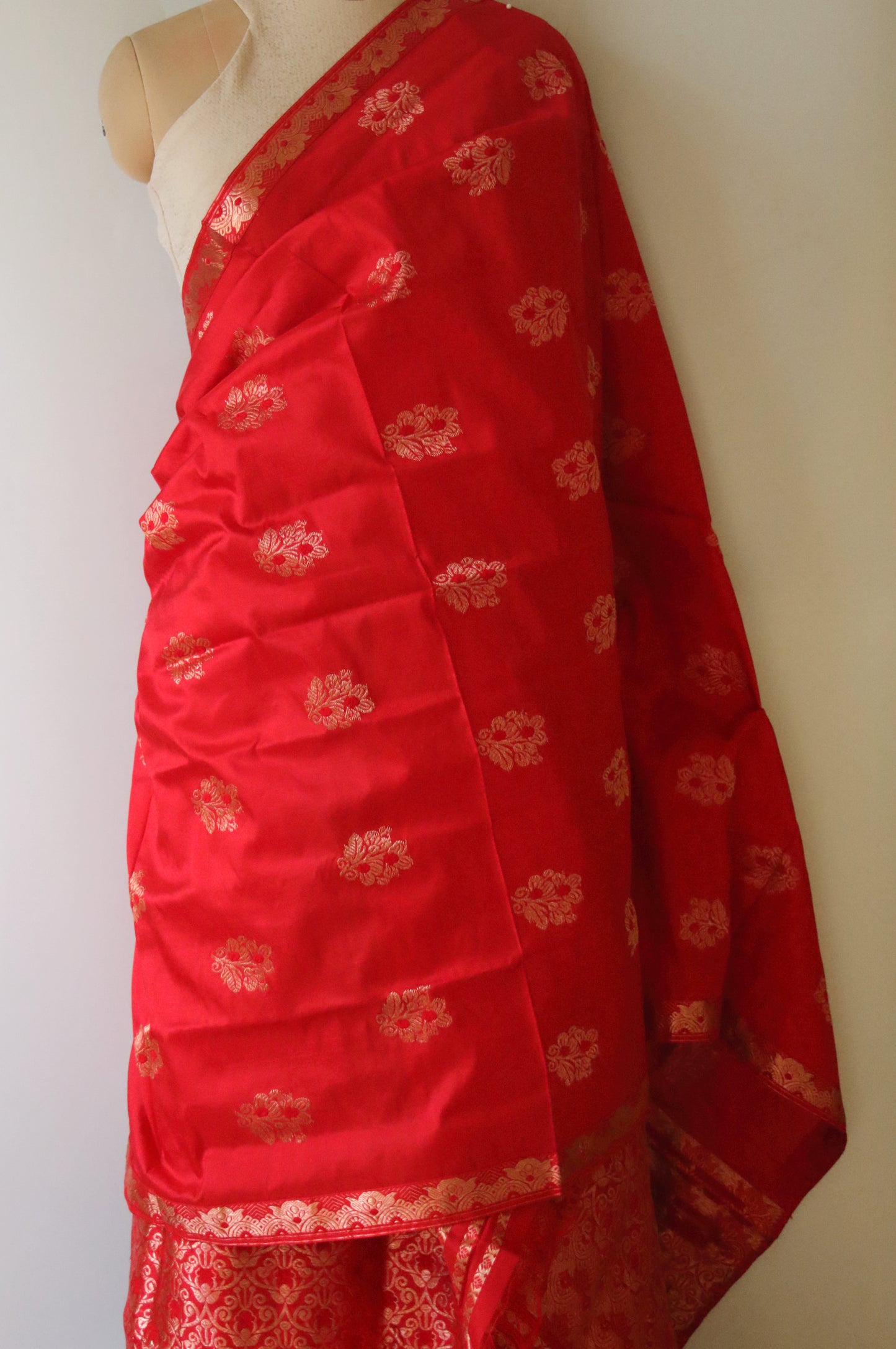 Red Handloom Mulberry Silk Mekhla Chador Set