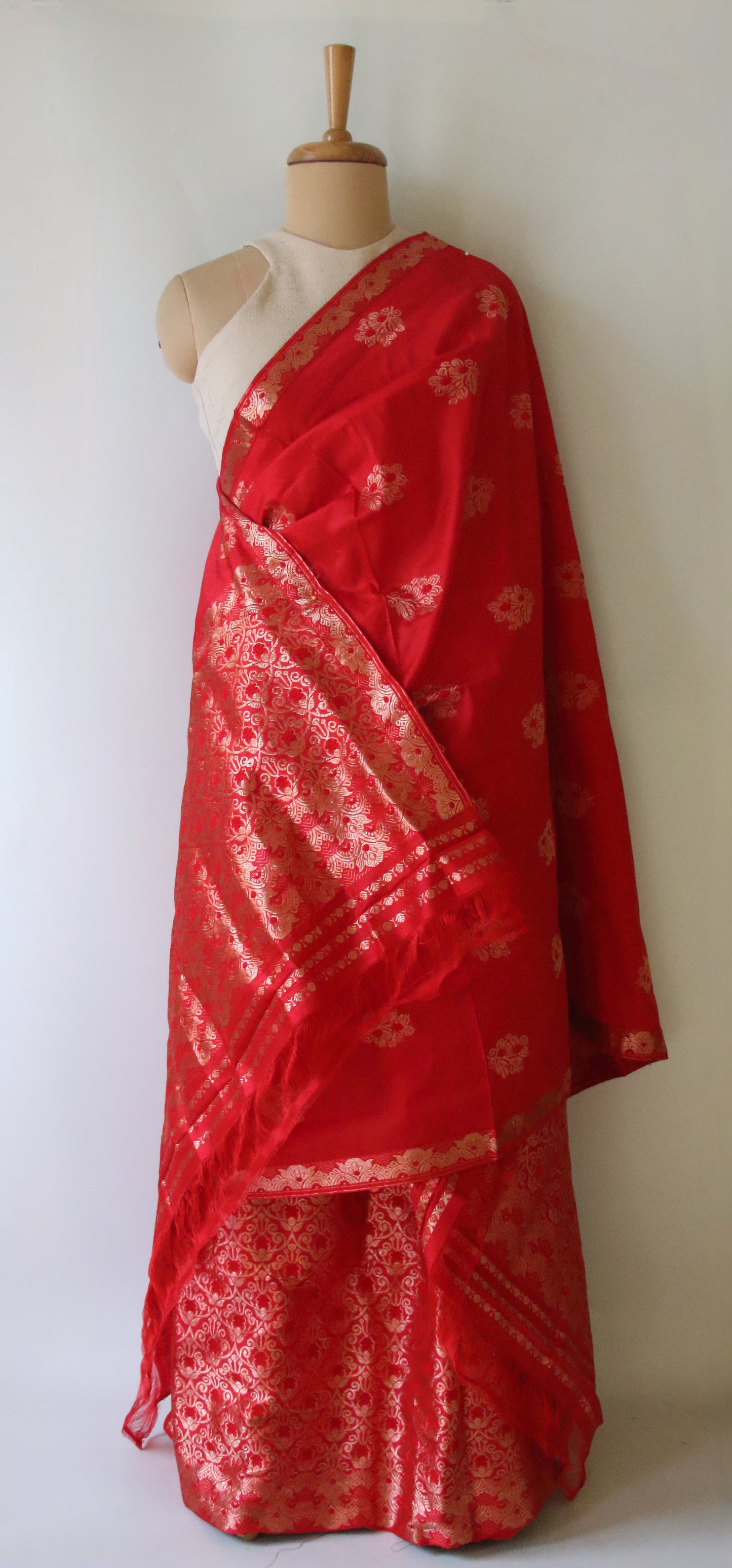 Red Handloom Mulberry Silk Mekhla Chador Set